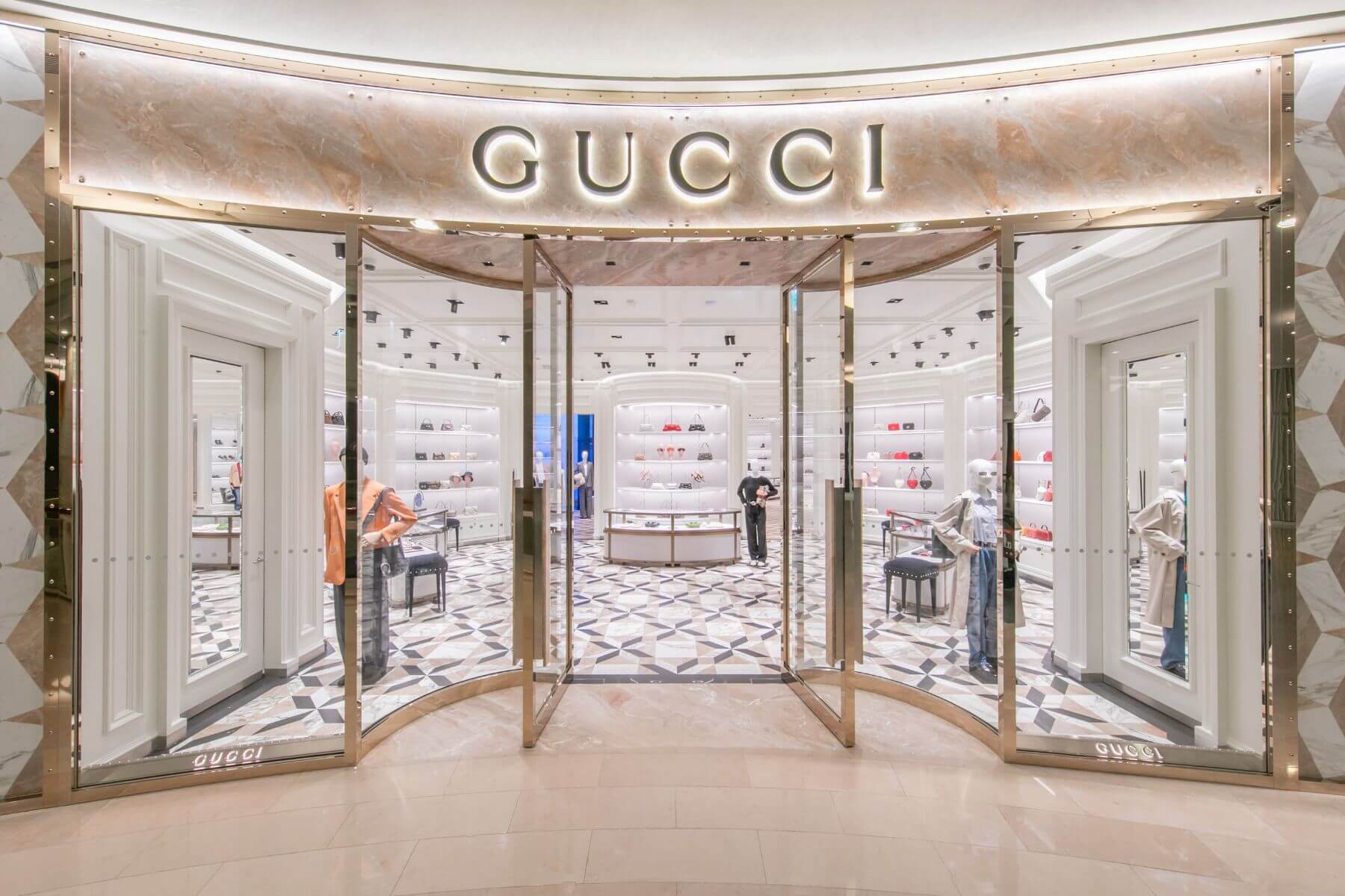 Gucci台北101旗艦店搶先逛，宛如老電影的場景裝潢- VERSE