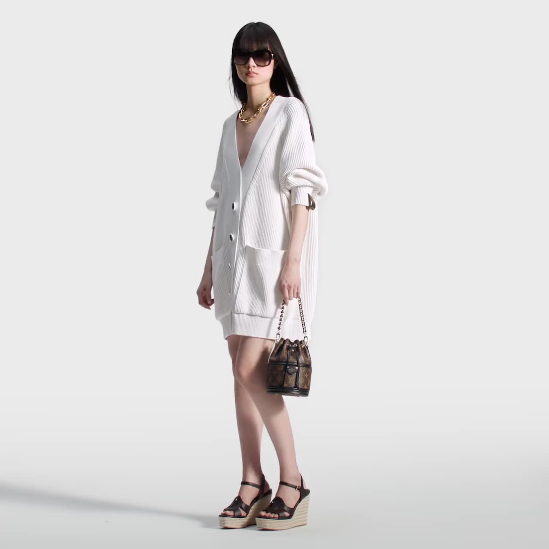 バケツ型で物が取り出しやすい！ LouisVuitton ショルダーバック