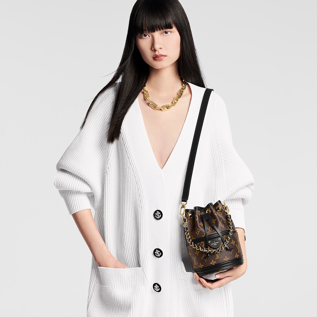 バケツ型で物が取り出しやすい！ LouisVuitton ショルダーバック