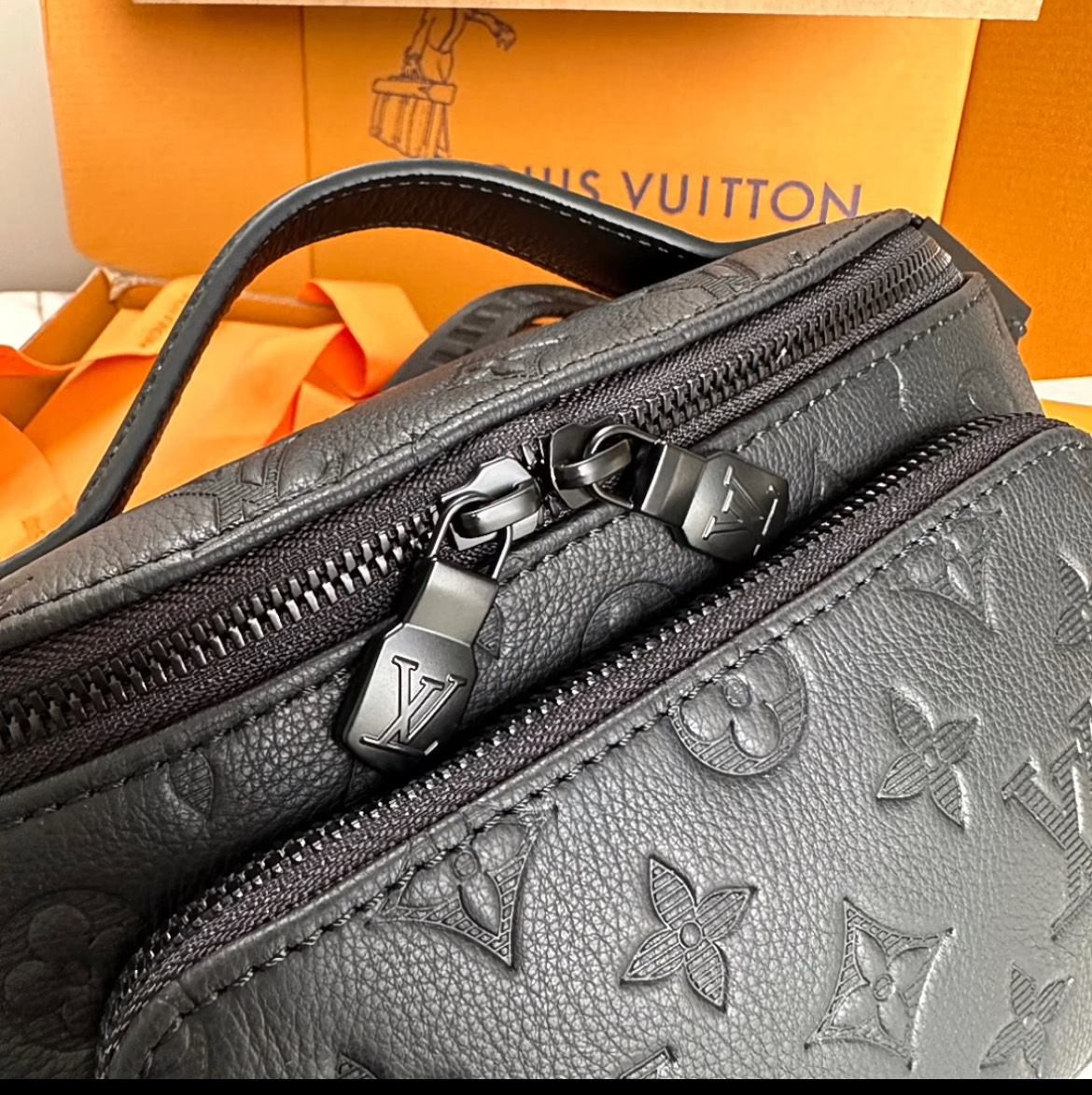 Louis Vuitton《モノグラムがお洒落》ラッシュ バムバッグ