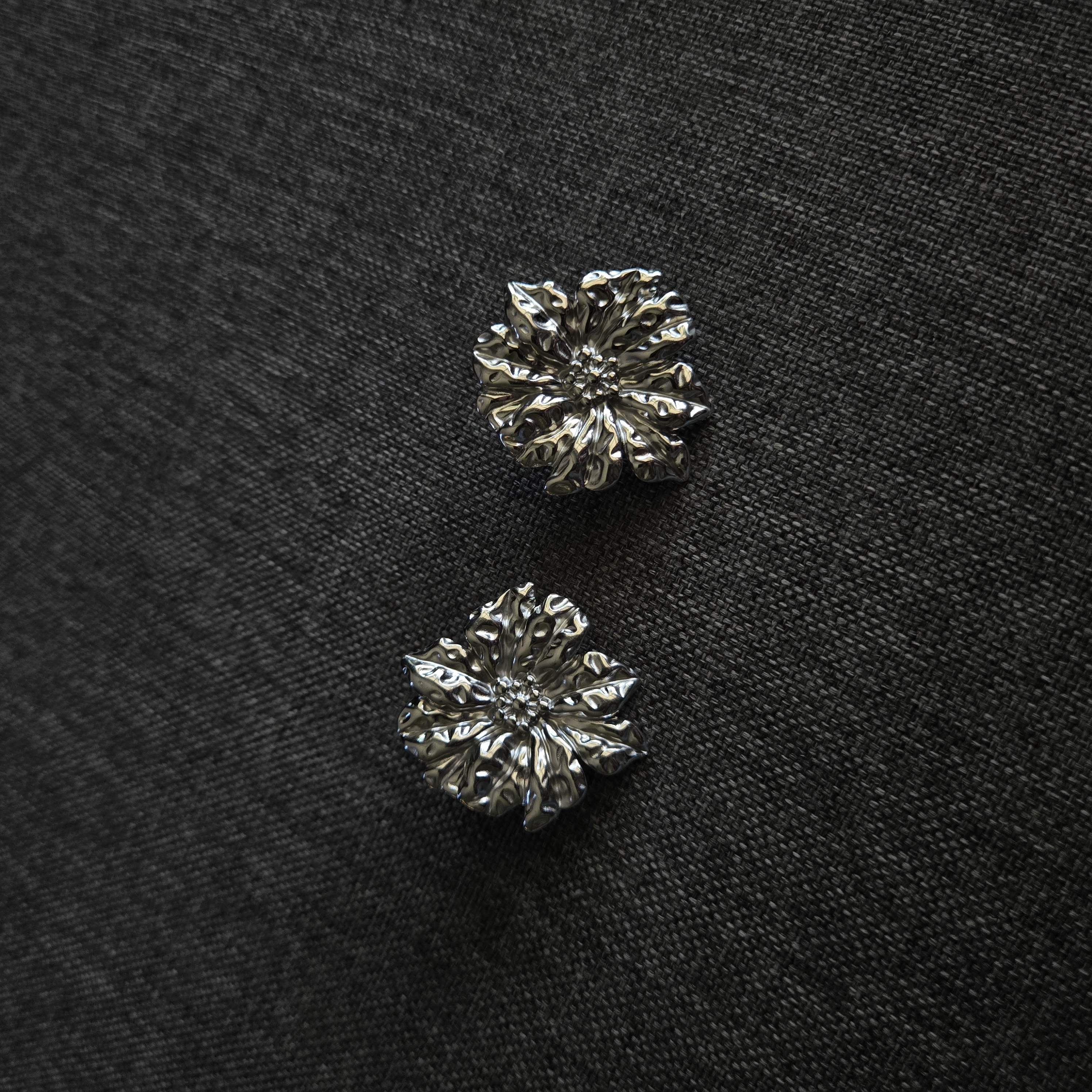 DAHLIA STUD SILVER