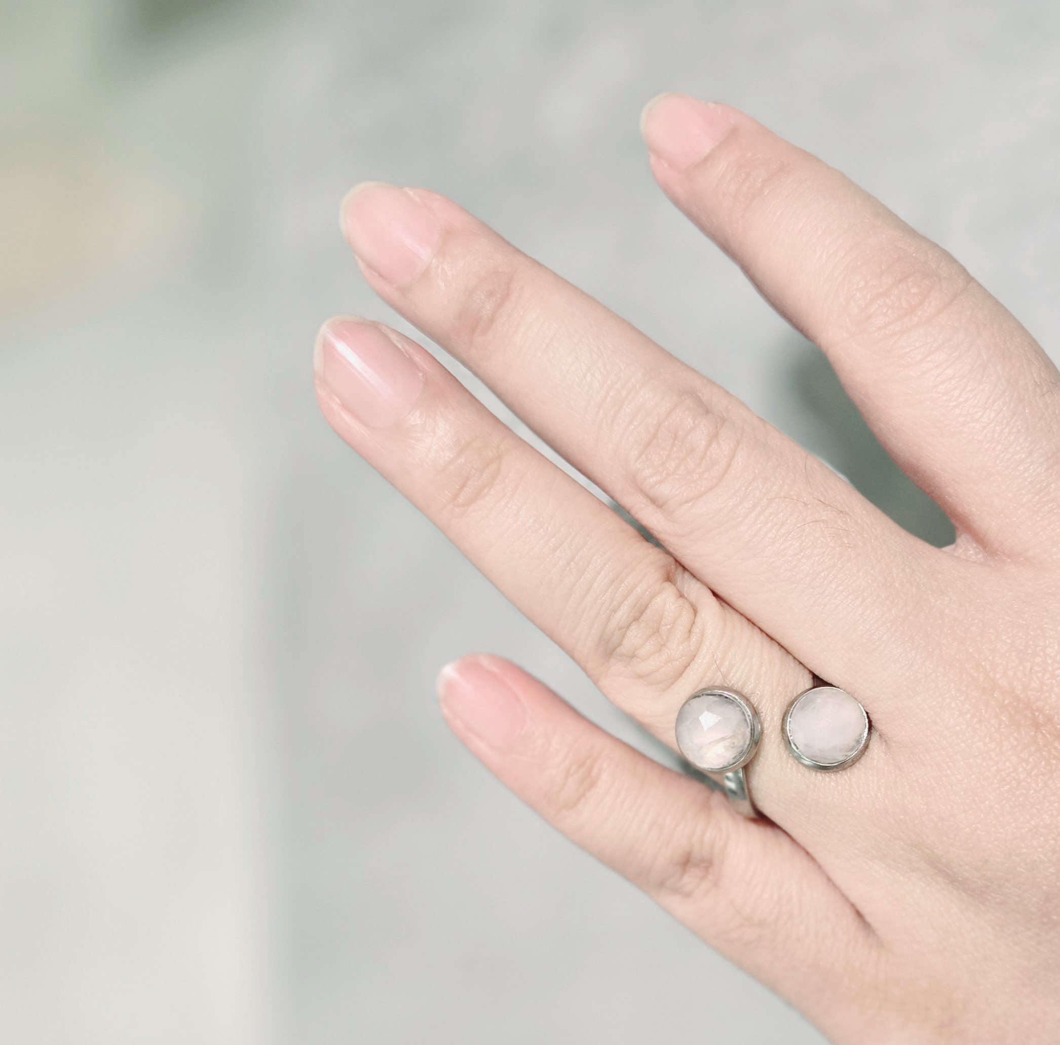 OPEN RING ROSE QUARTZ STAINLESS STEEL