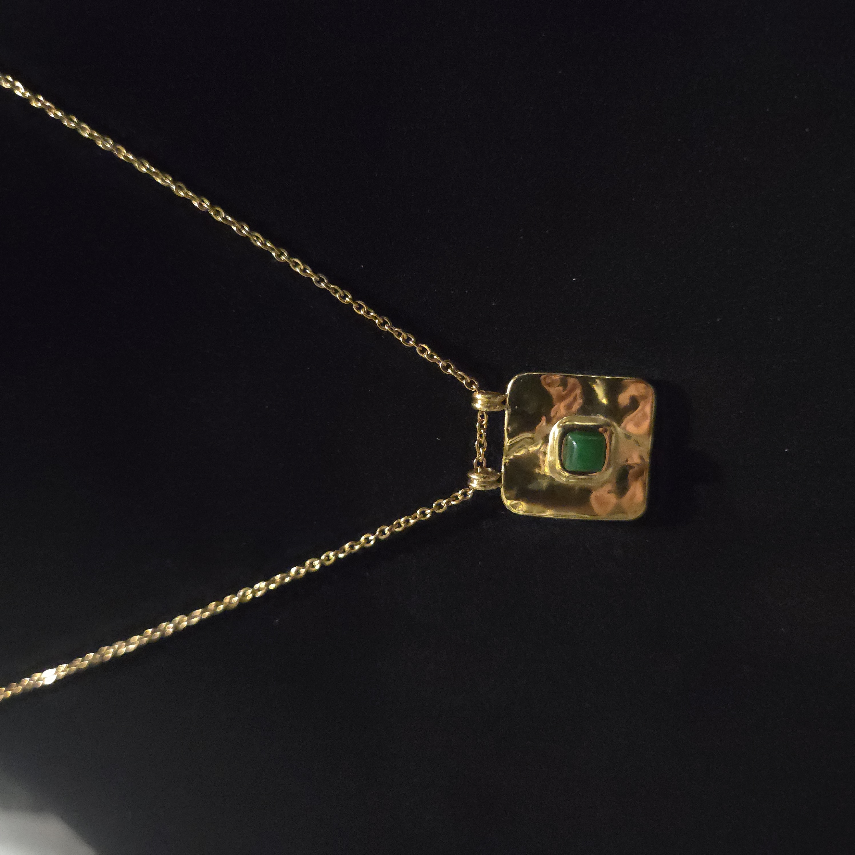 GREEN AGATE CLEOPATRA NECKLACE GOLD