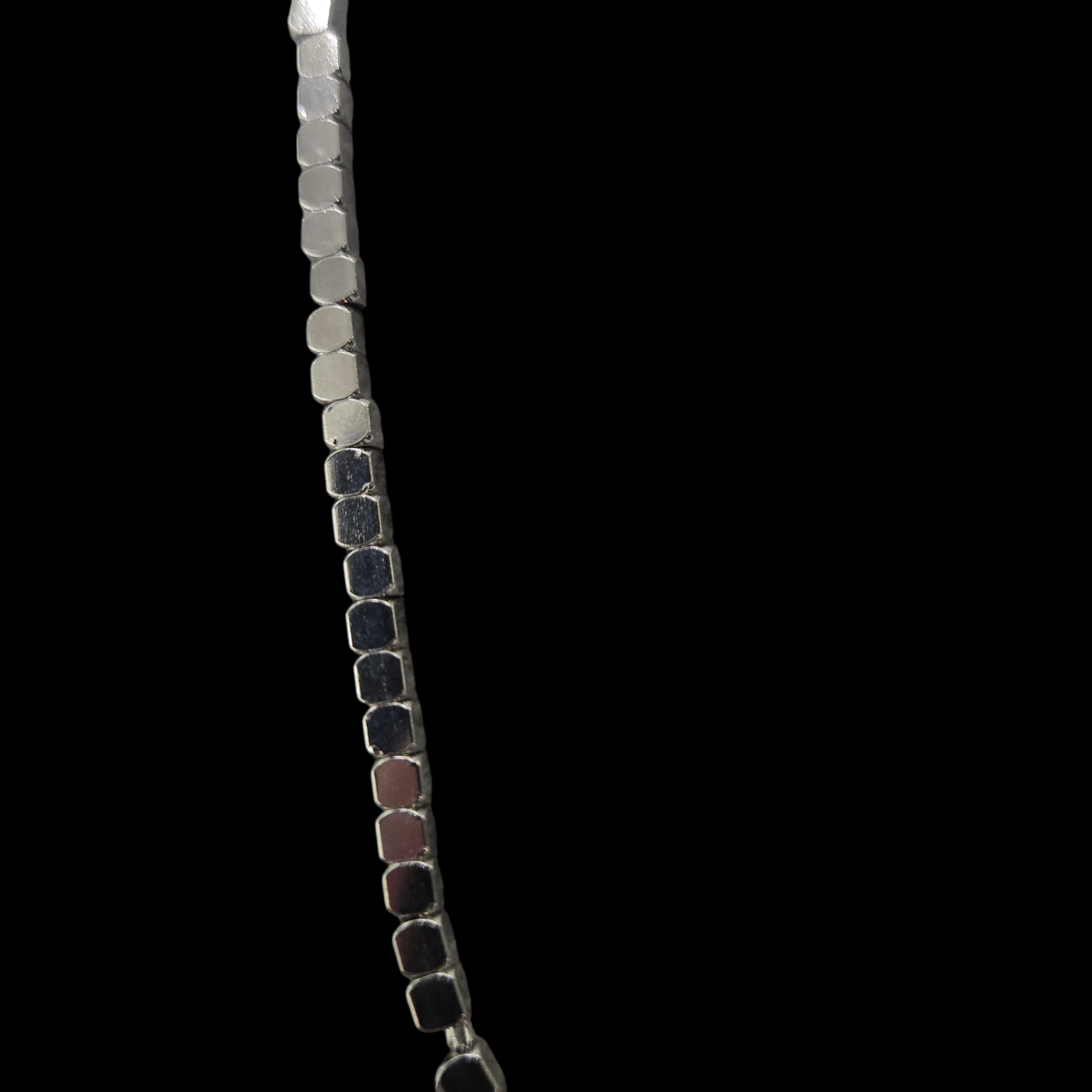 CUBE BEAD NECKLACE SILVER