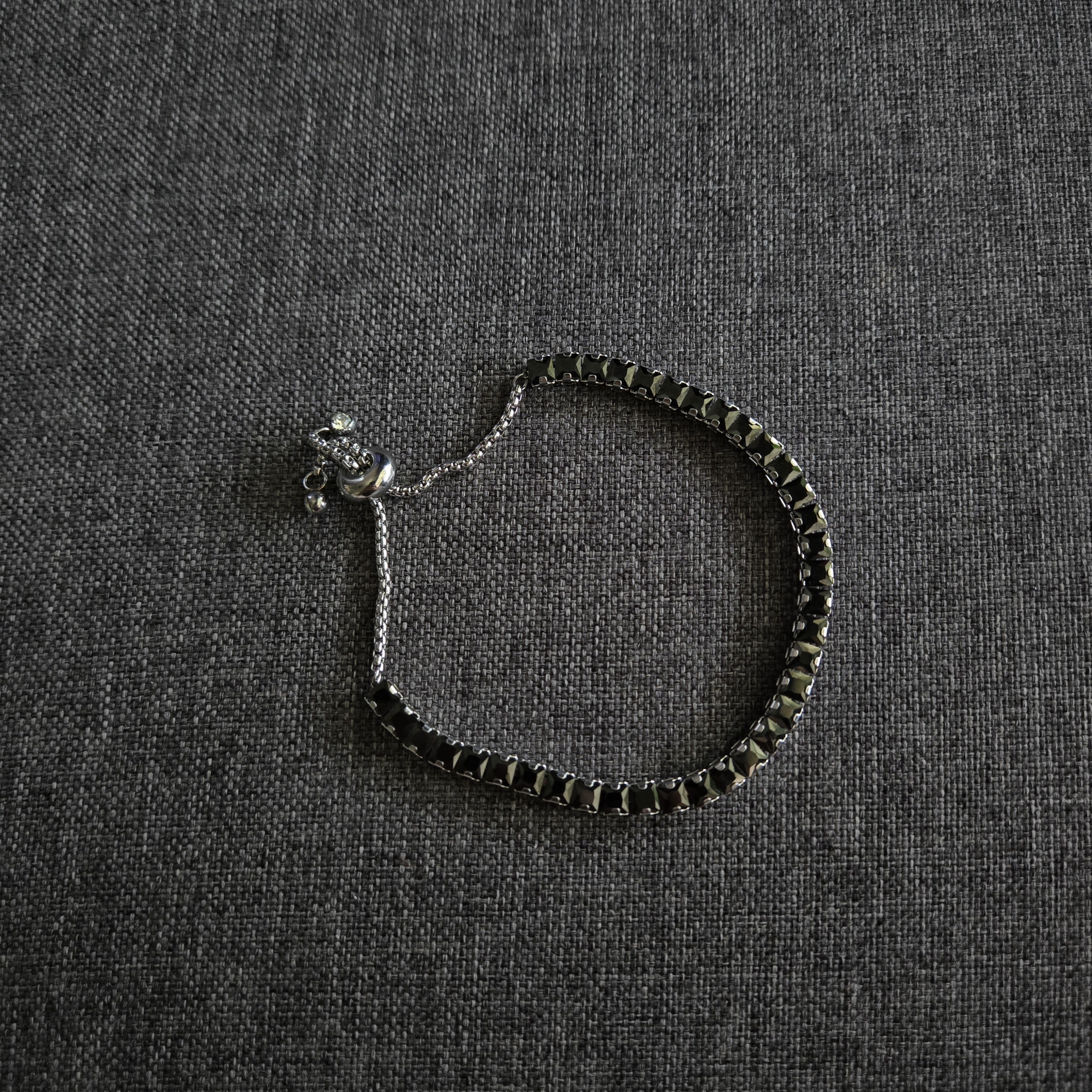 EMBUN SQUARE BLACK SLIDE BRACELET