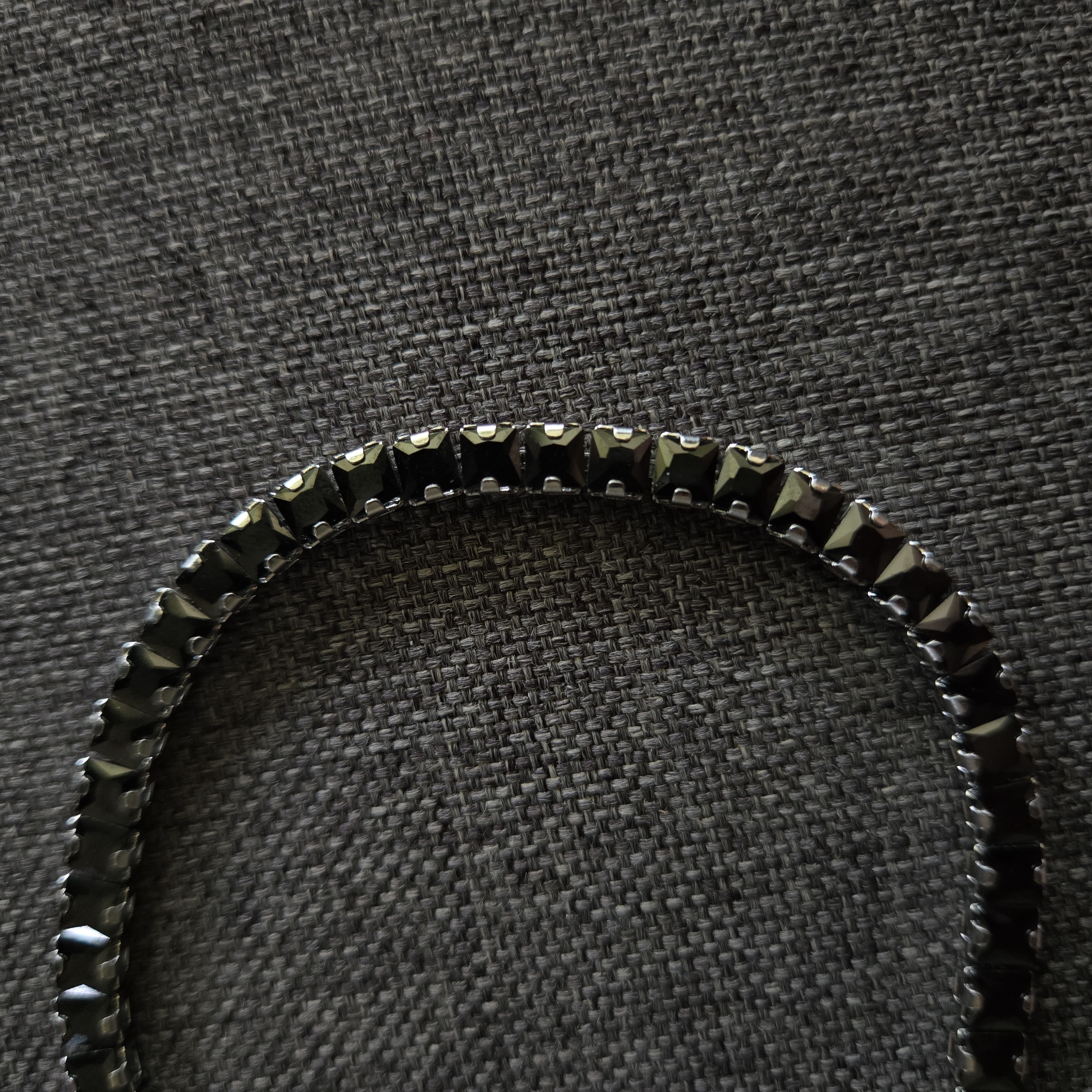 EMBUN SQUARE BLACK SLIDE BRACELET