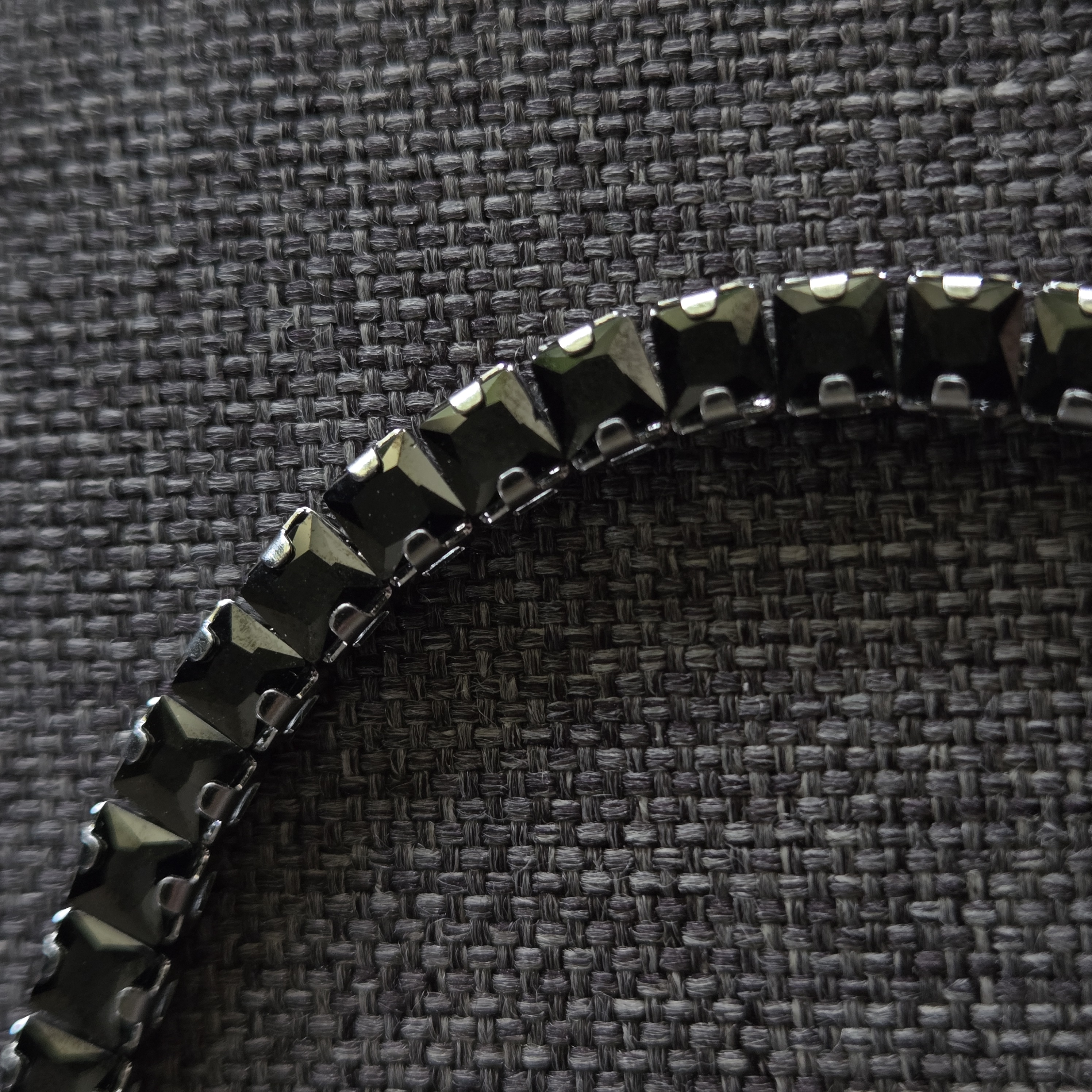 EMBUN SQUARE BLACK SLIDE BRACELET