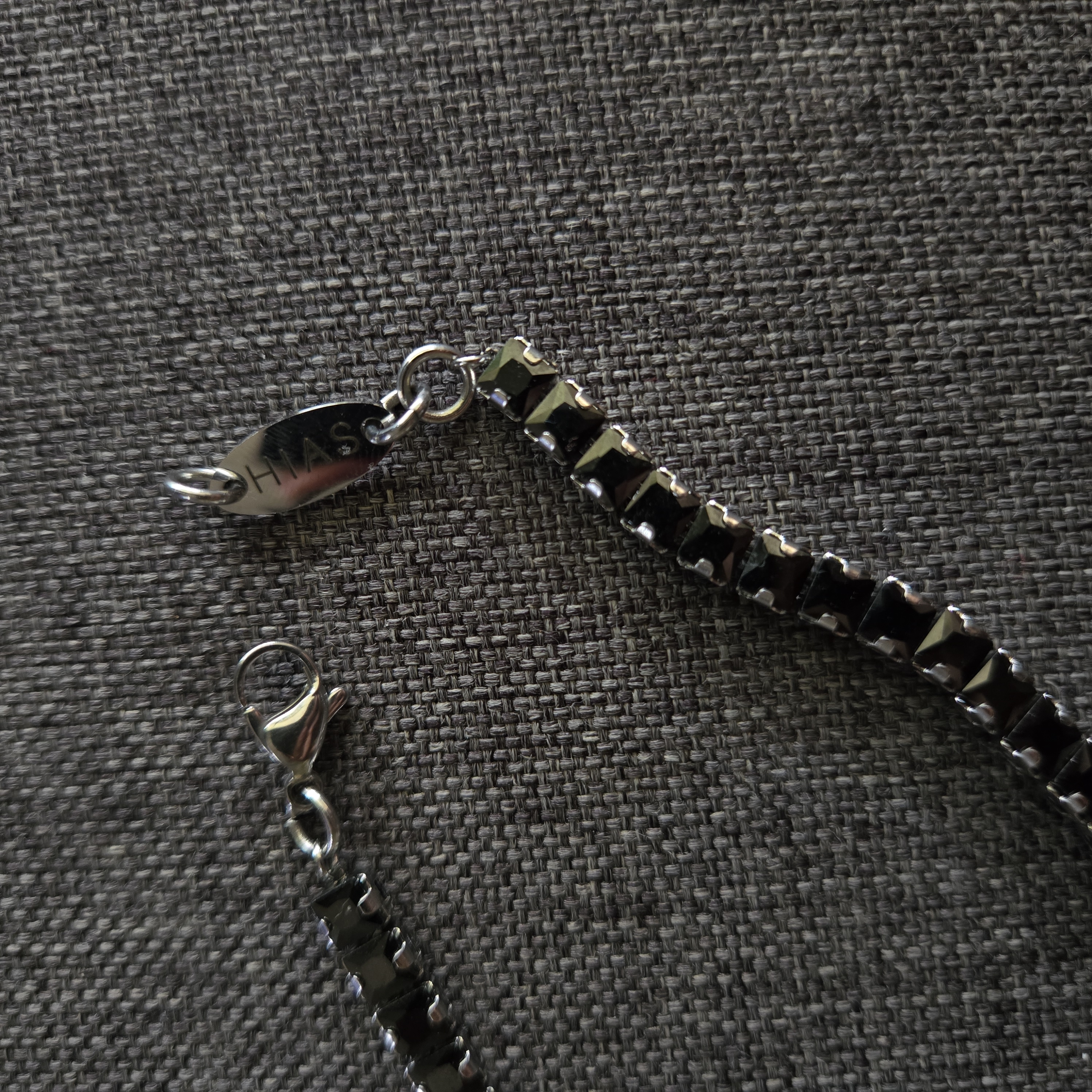 EMBUN SQUARE BLACK SLIDE BRACELET