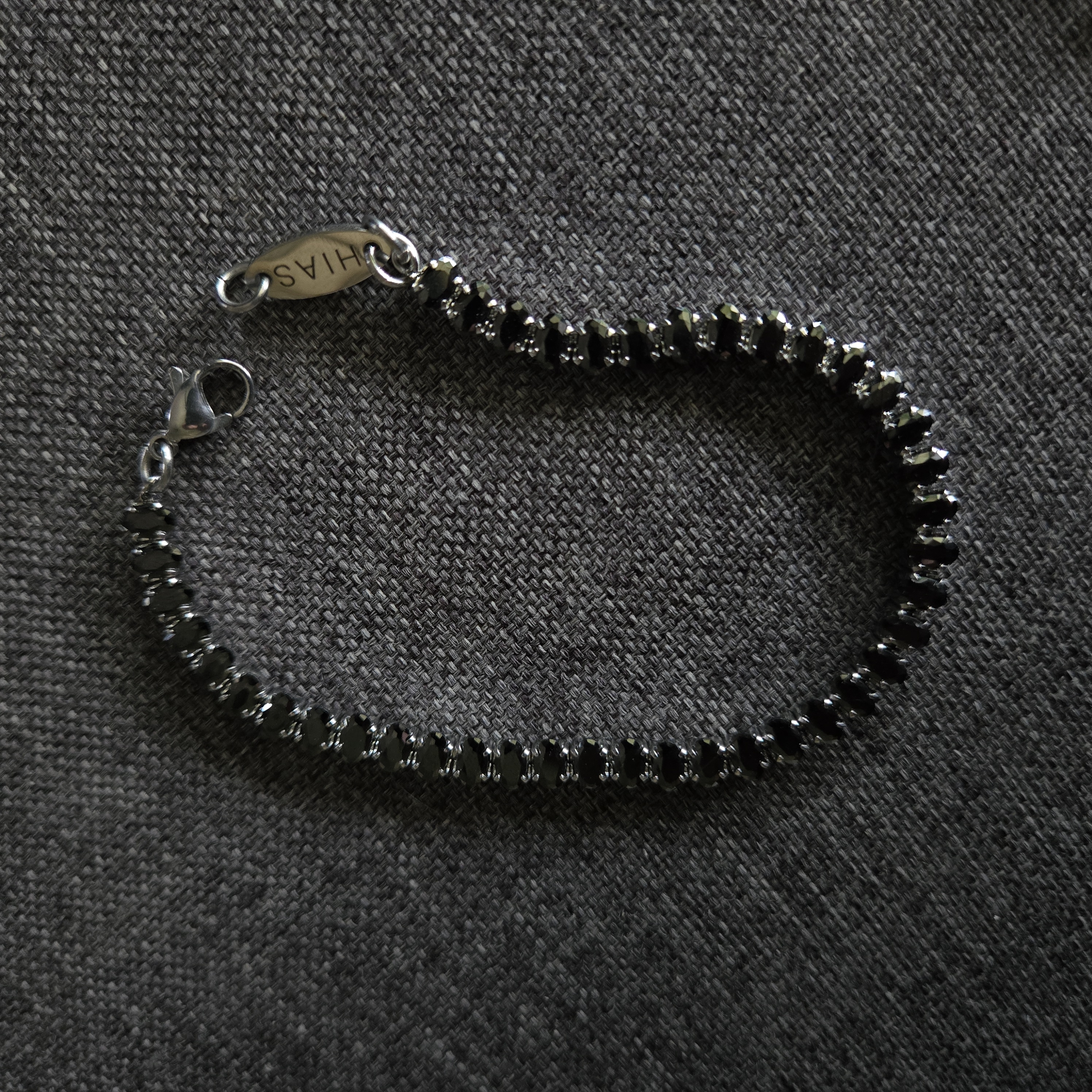 EMBUN OVAL BLACK SLIDE BRACELET
