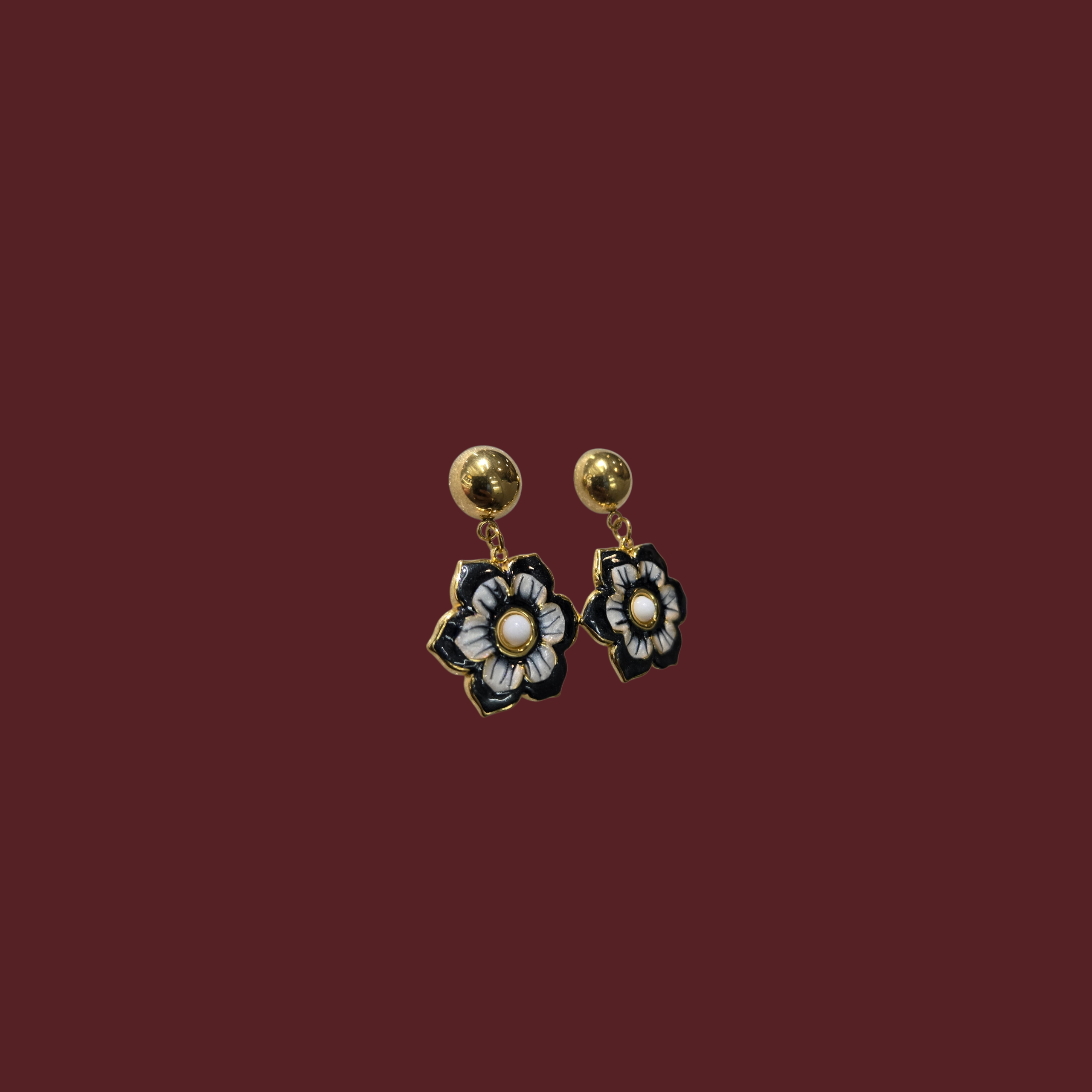 ENAMEL FLOWER ORIENTAL EARRING BLACK