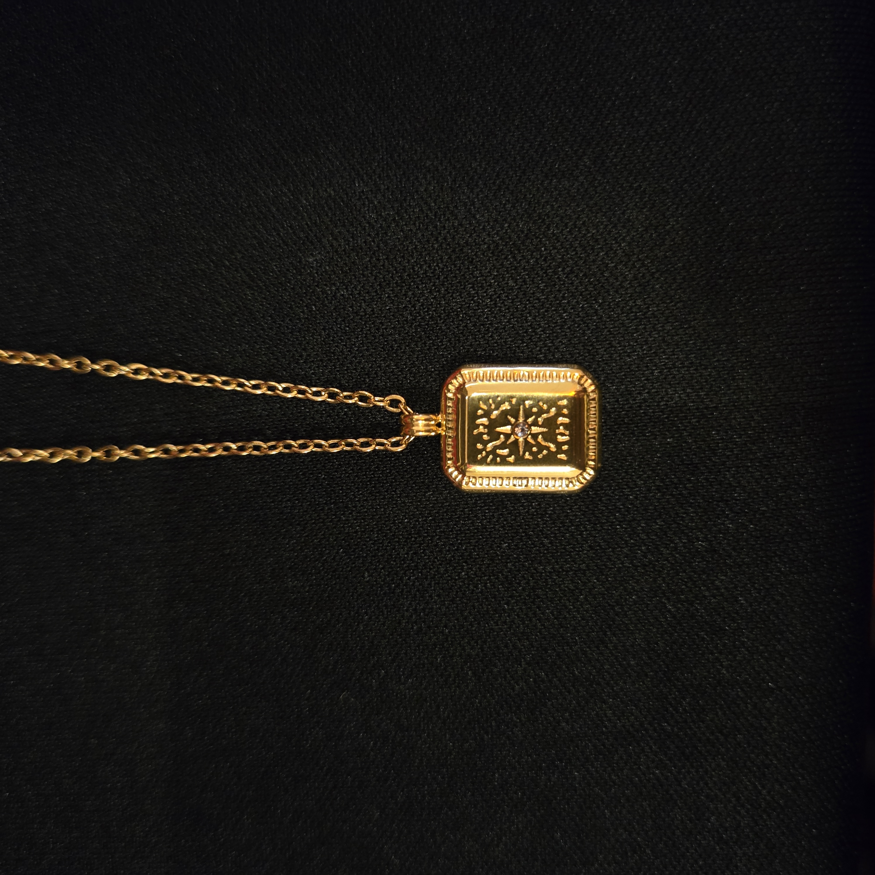 NORTH STAR NECKLACE GOLD