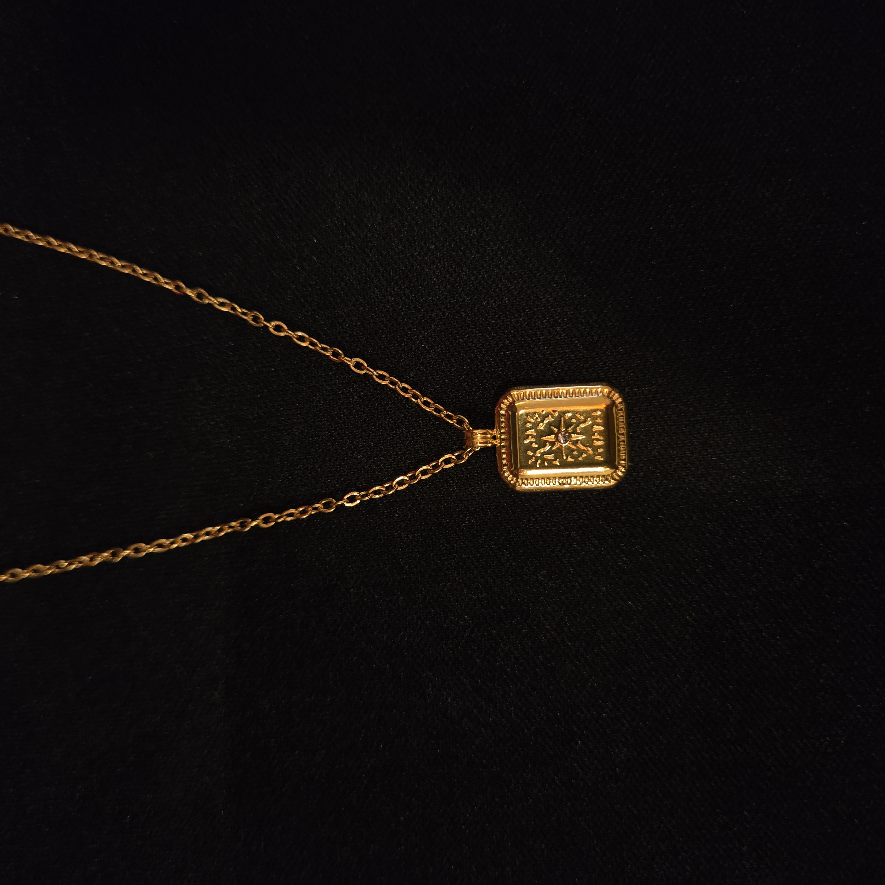 NORTH STAR NECKLACE GOLD