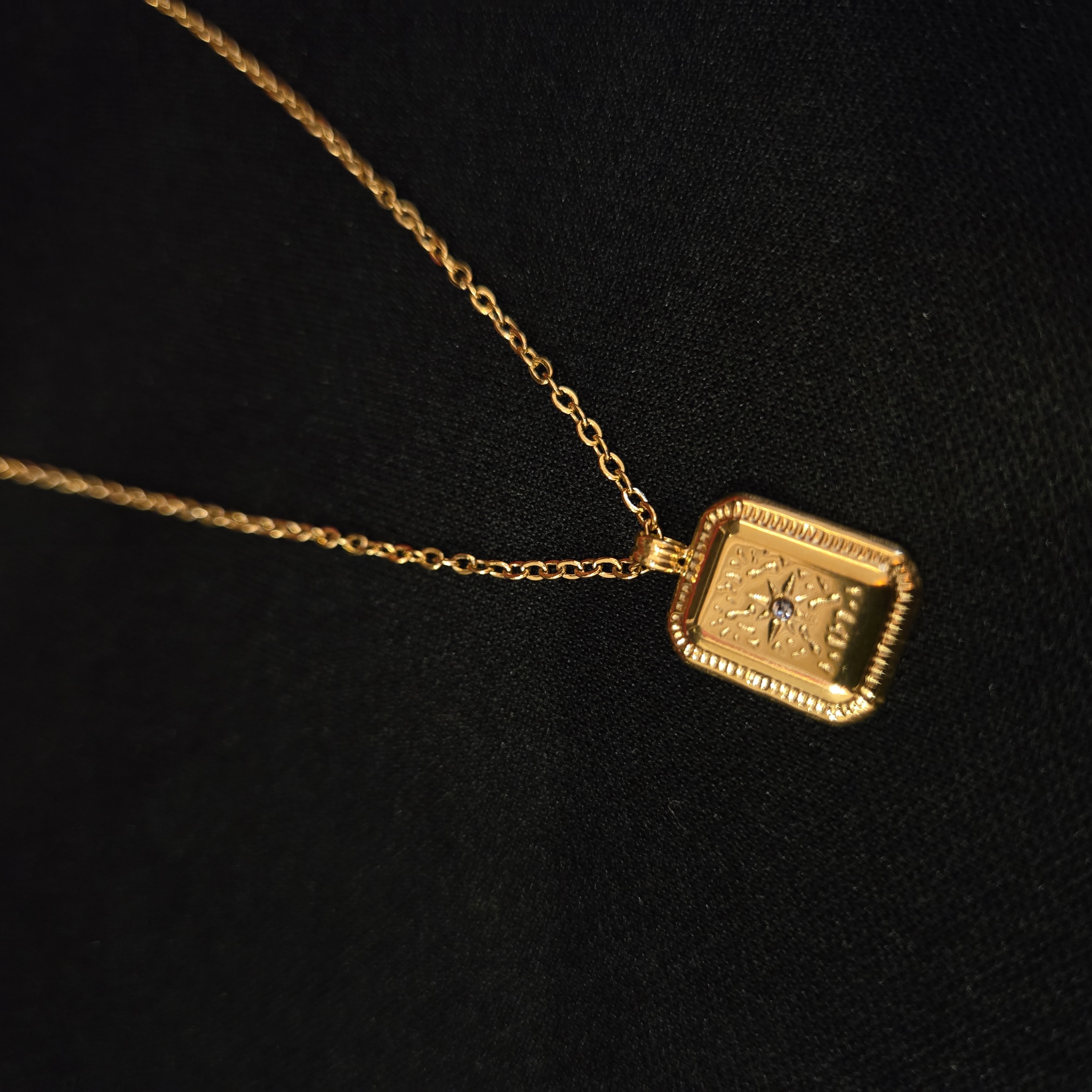 NORTH STAR NECKLACE GOLD