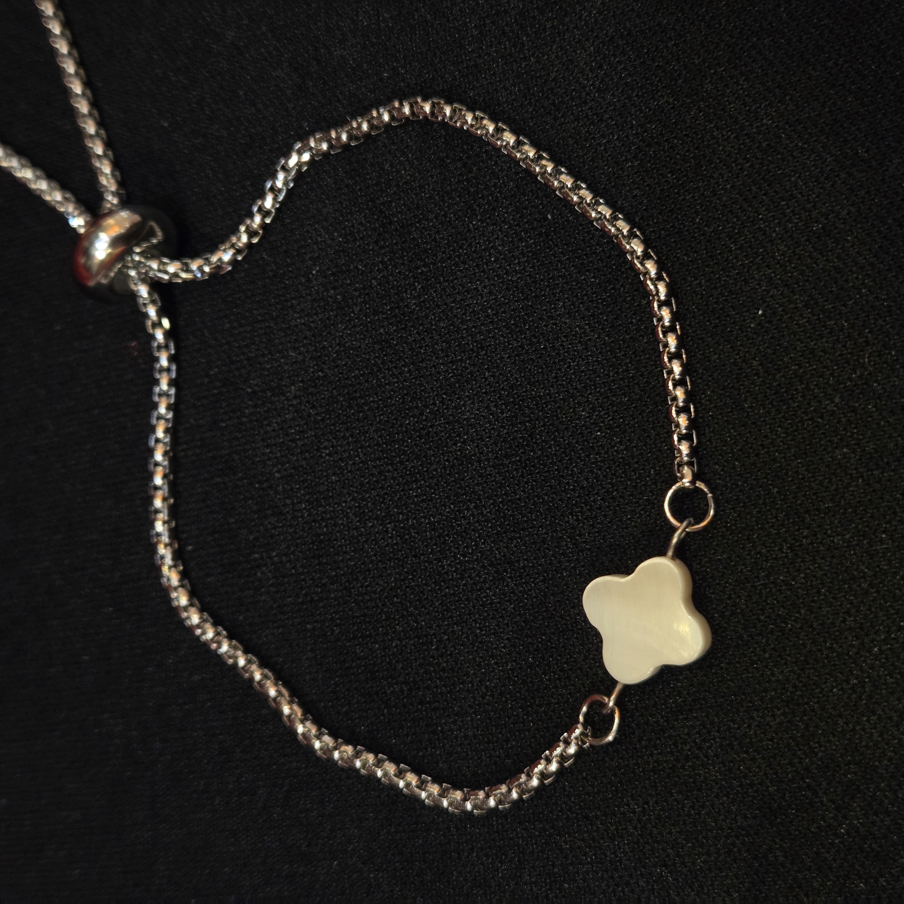 DAINTY CLOVER MOTHER OF PEARL BRACELET SILVER