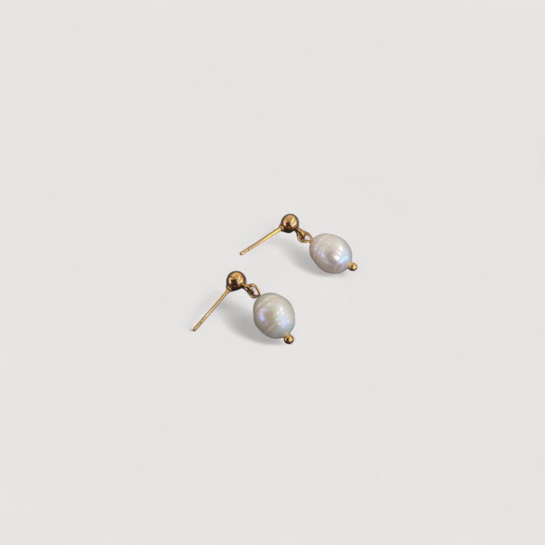 DAINTY PEARL STUD EARRING GOLD 