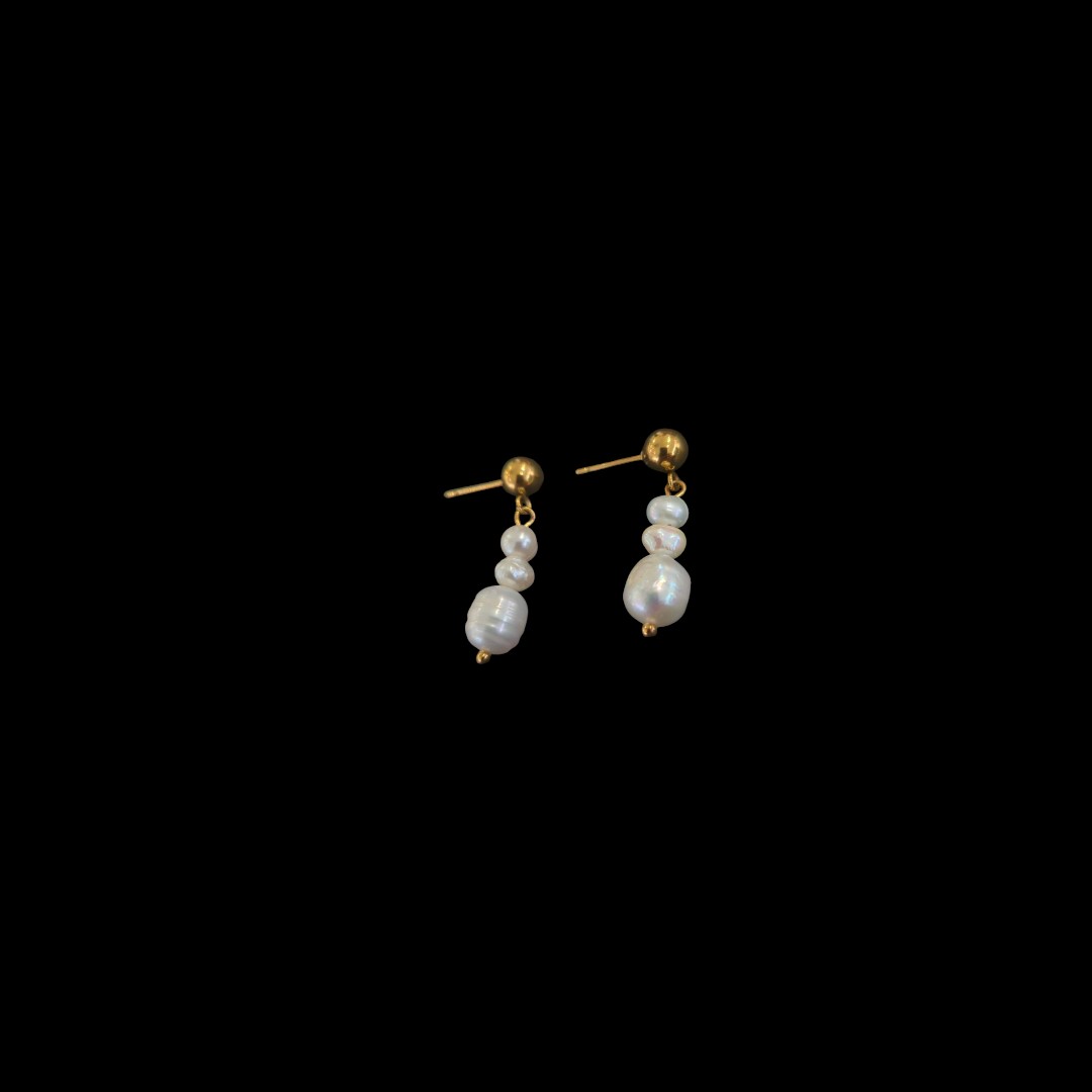 DAINTY TRIPLE PEARL STUD EARRING GOLD 