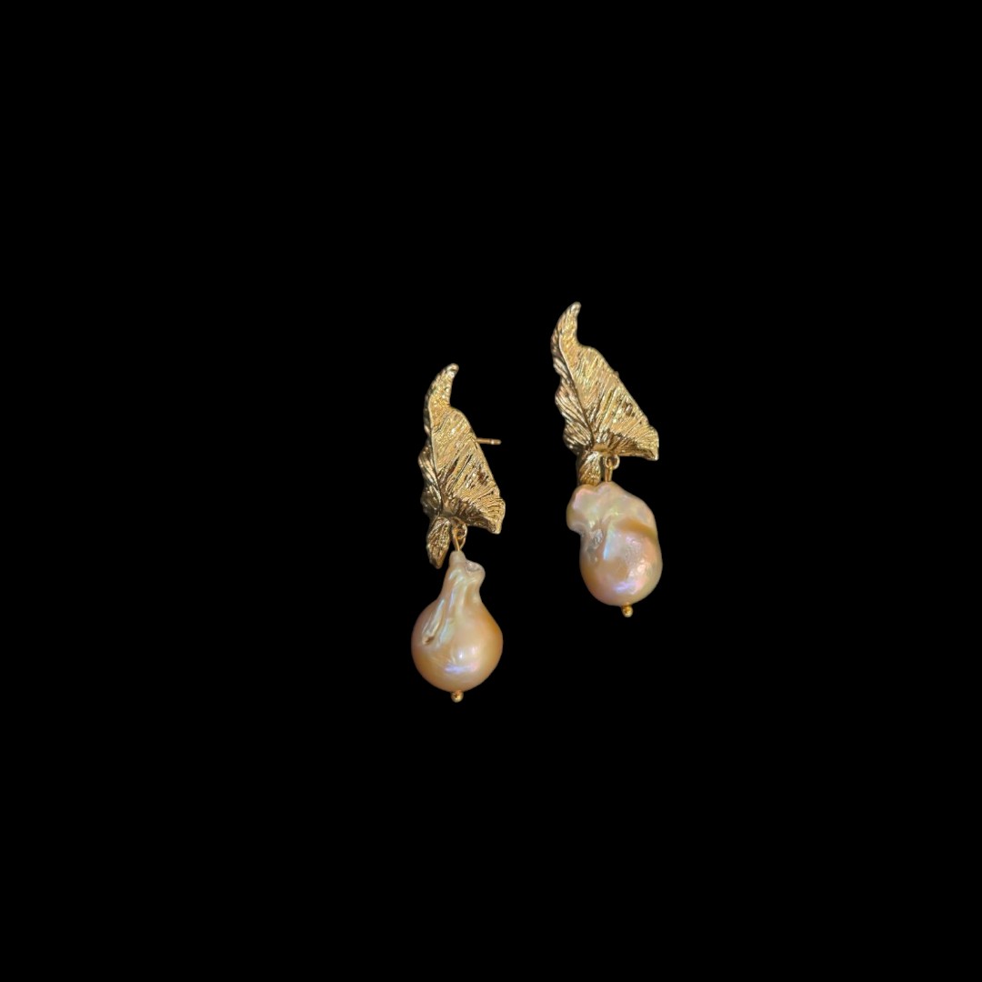 PINK BAROQUE LEAF STUD GOLD
