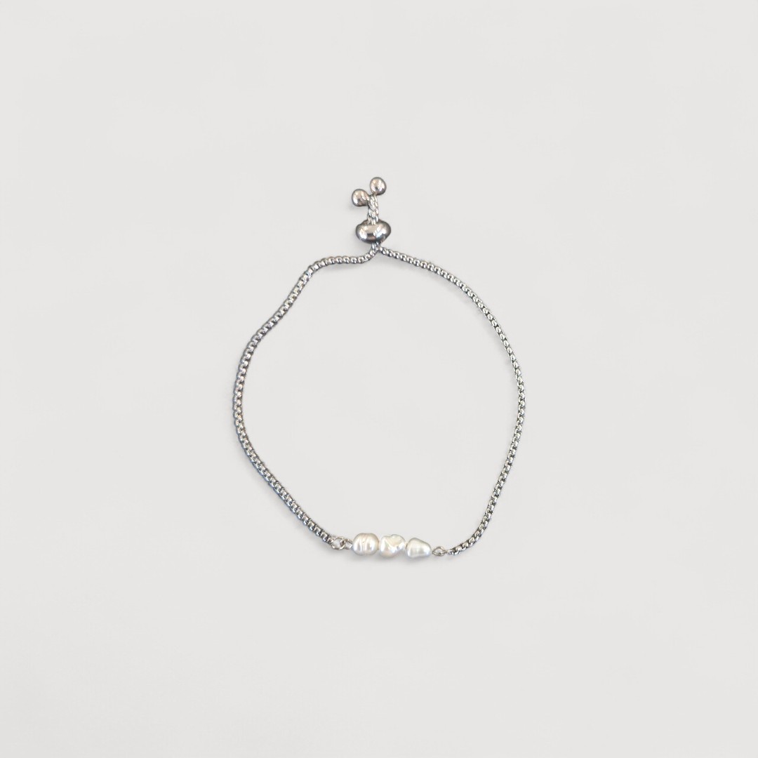 DAINTY TRIPLE PEARL BRACELET SILVER