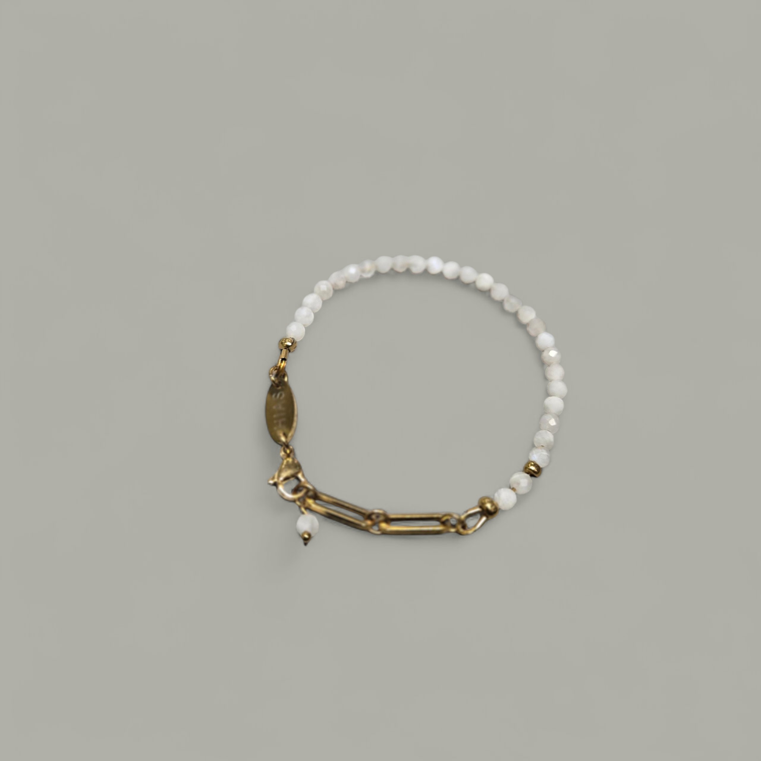 DAINTY MOONSTONE BEADED BRACELET GOLD