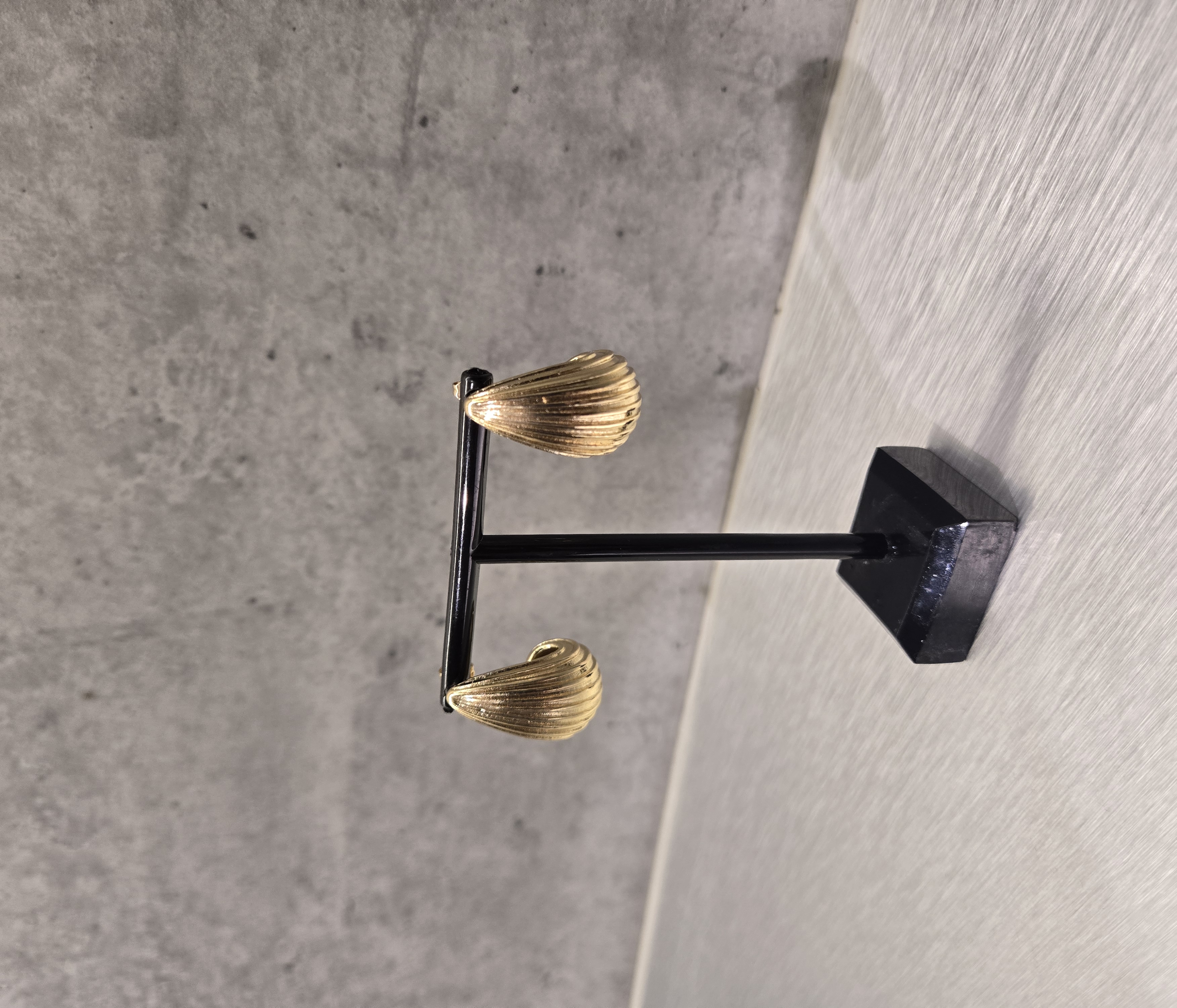 TEARDROP CHUNKY EARRING