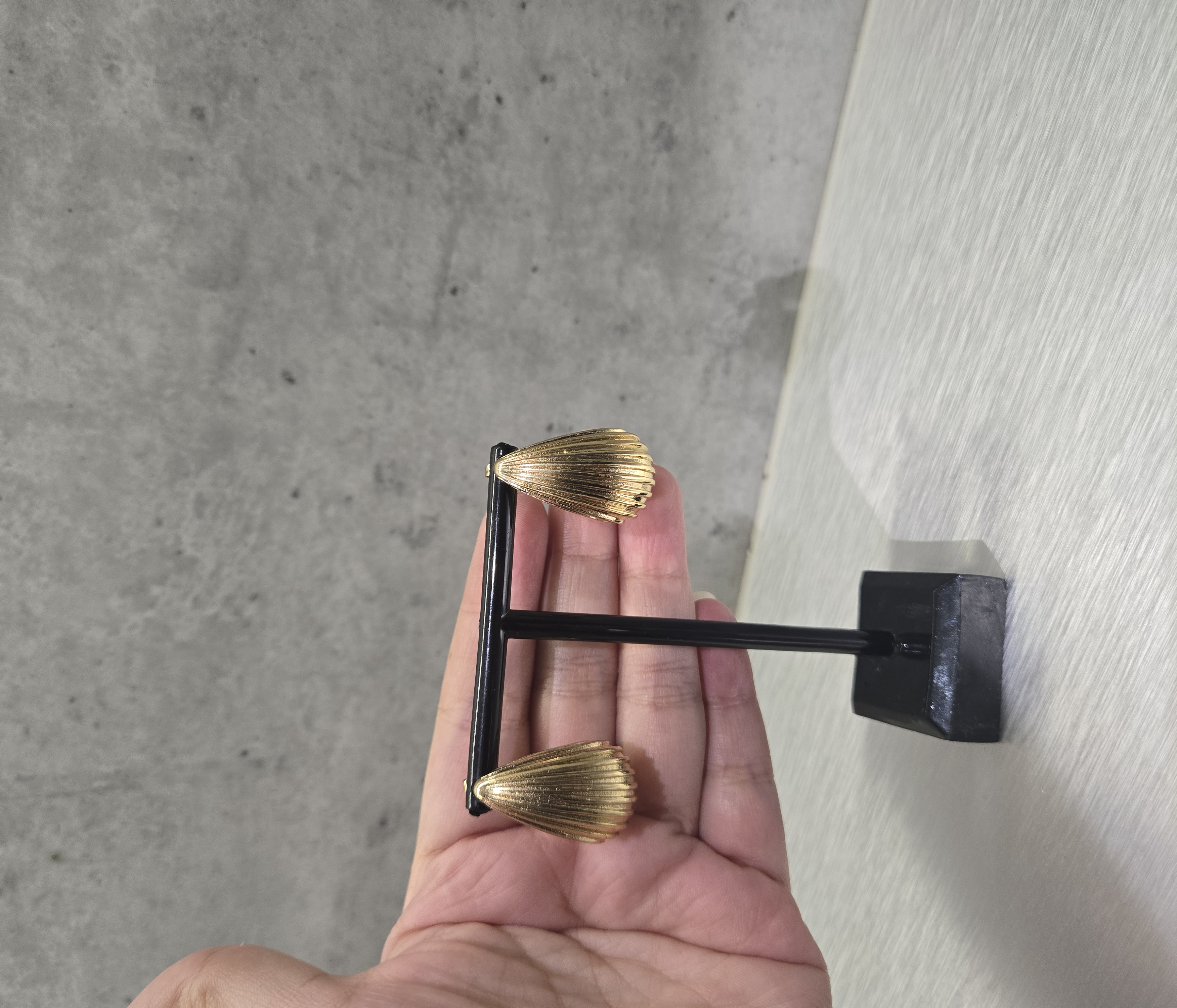 TEARDROP CHUNKY EARRING