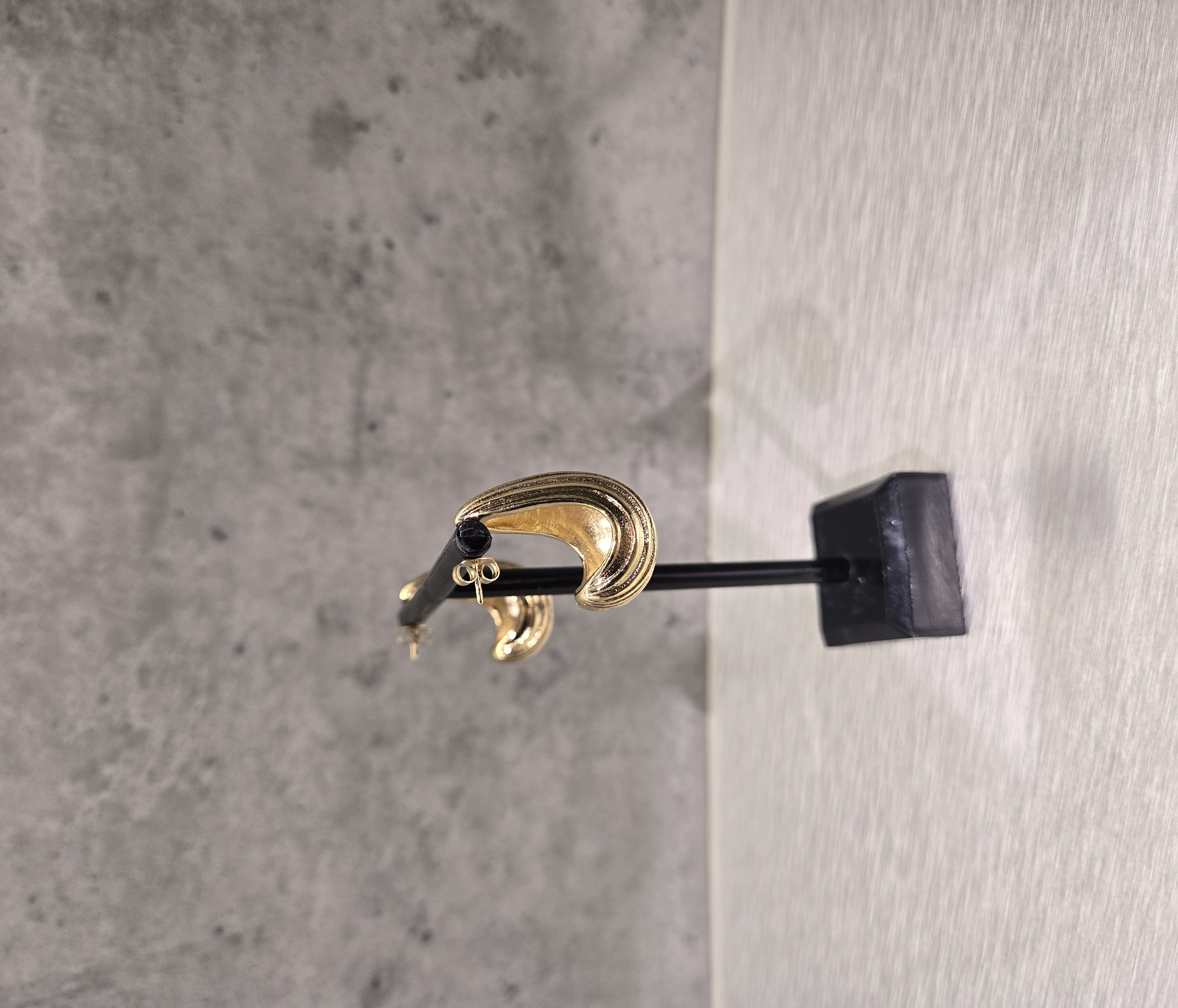 TEARDROP CHUNKY EARRING