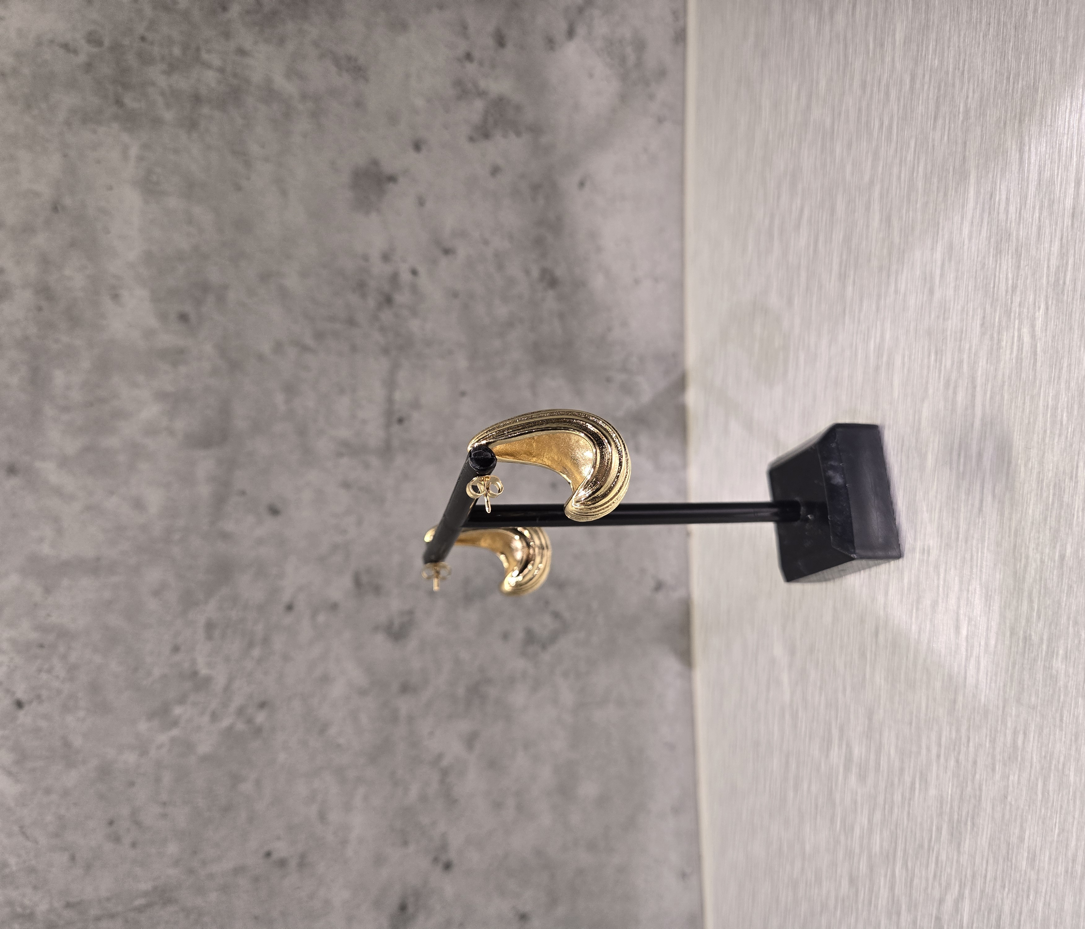 TEARDROP CHUNKY EARRING