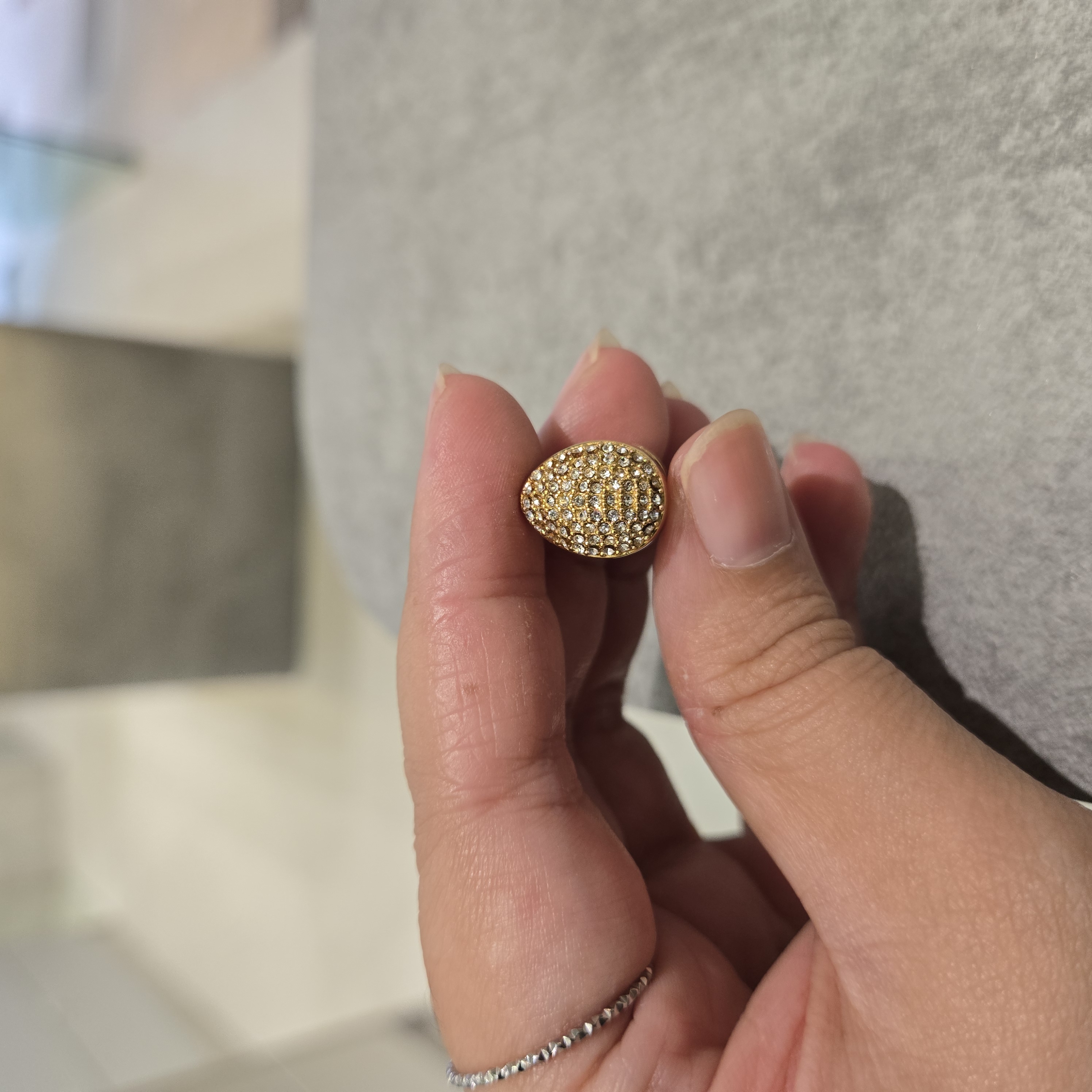 PAVE ZIRCON STUD TEARDROP WHITE