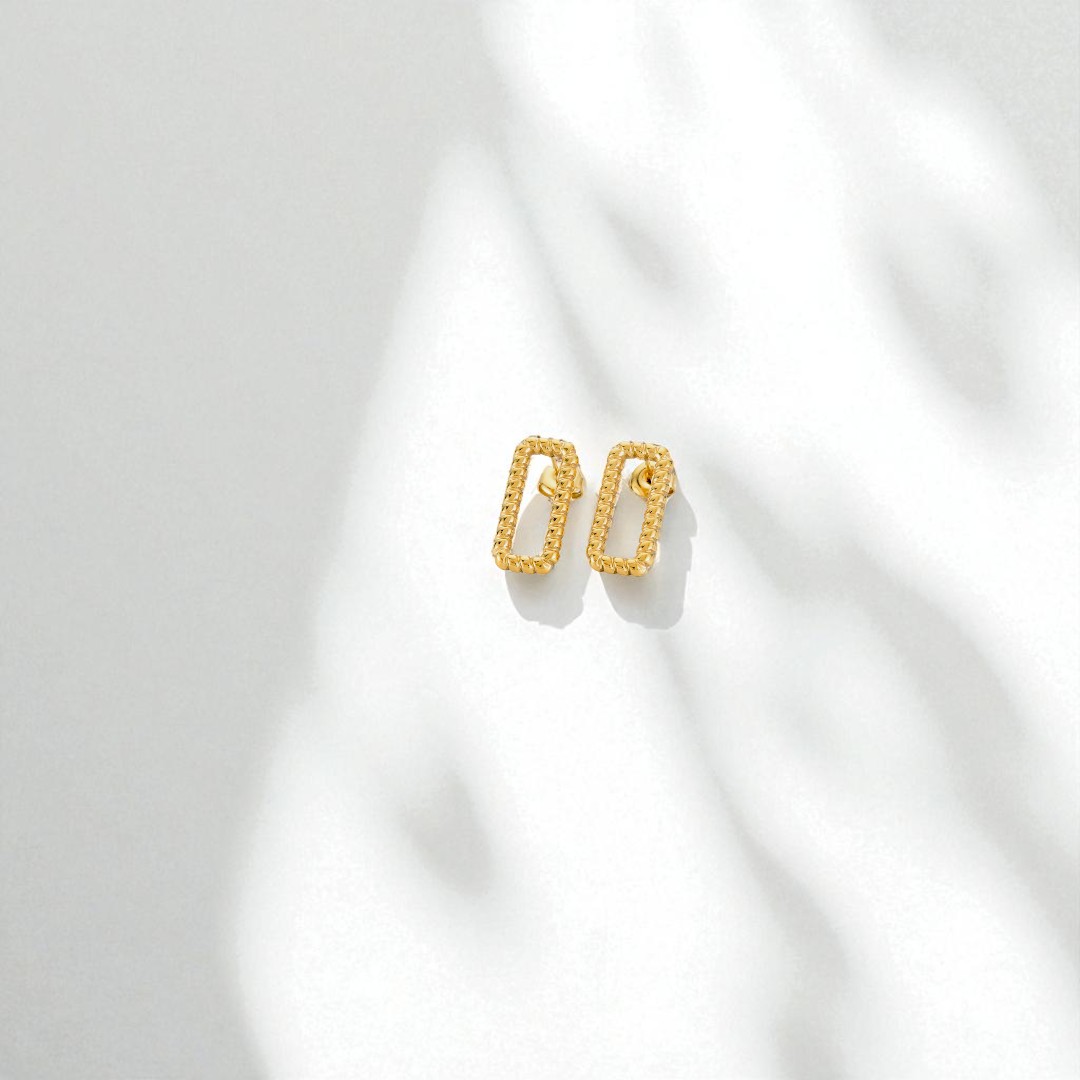 RECTANGLE STUD GOLD