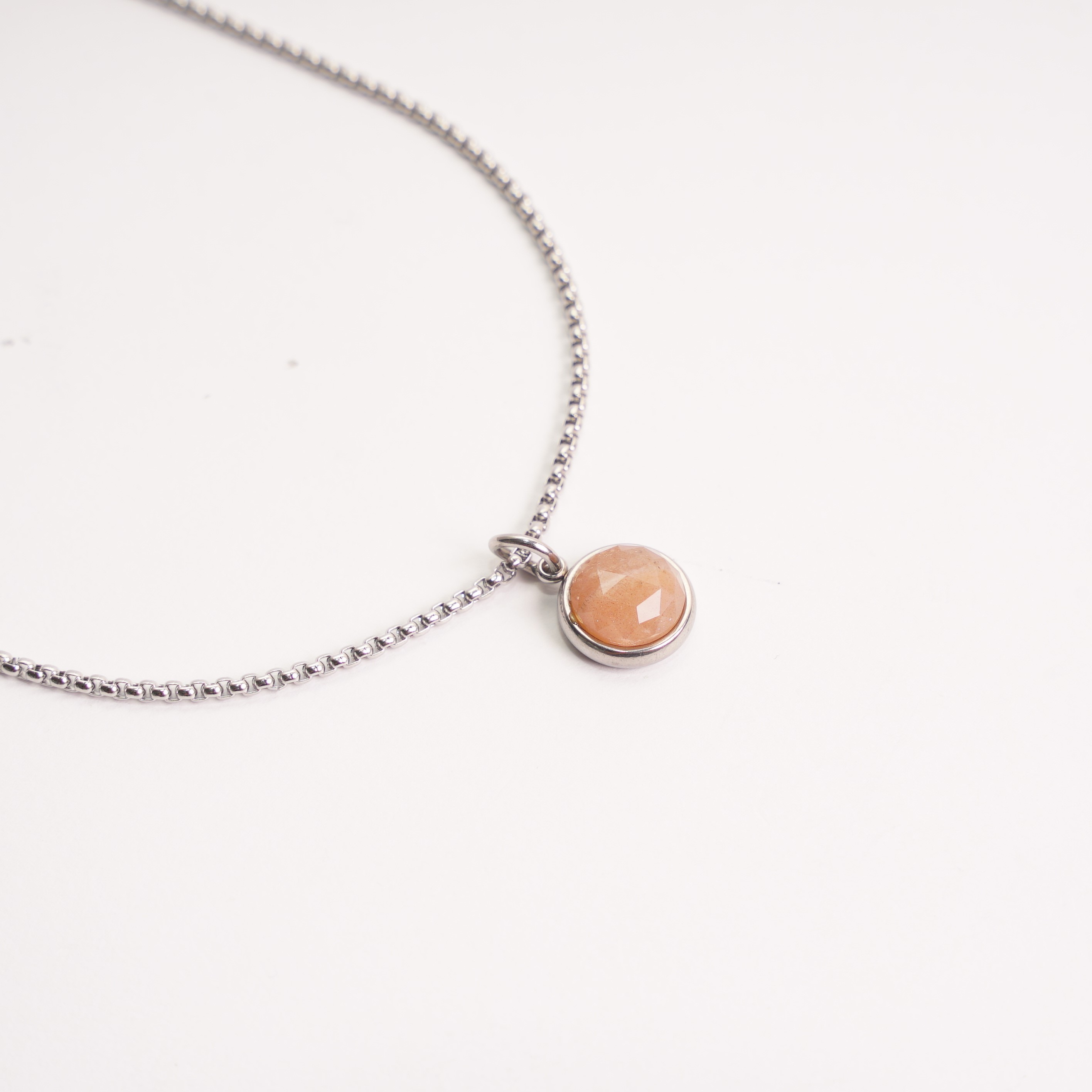 PESONA SUNSTONE NECKLACE SILVER