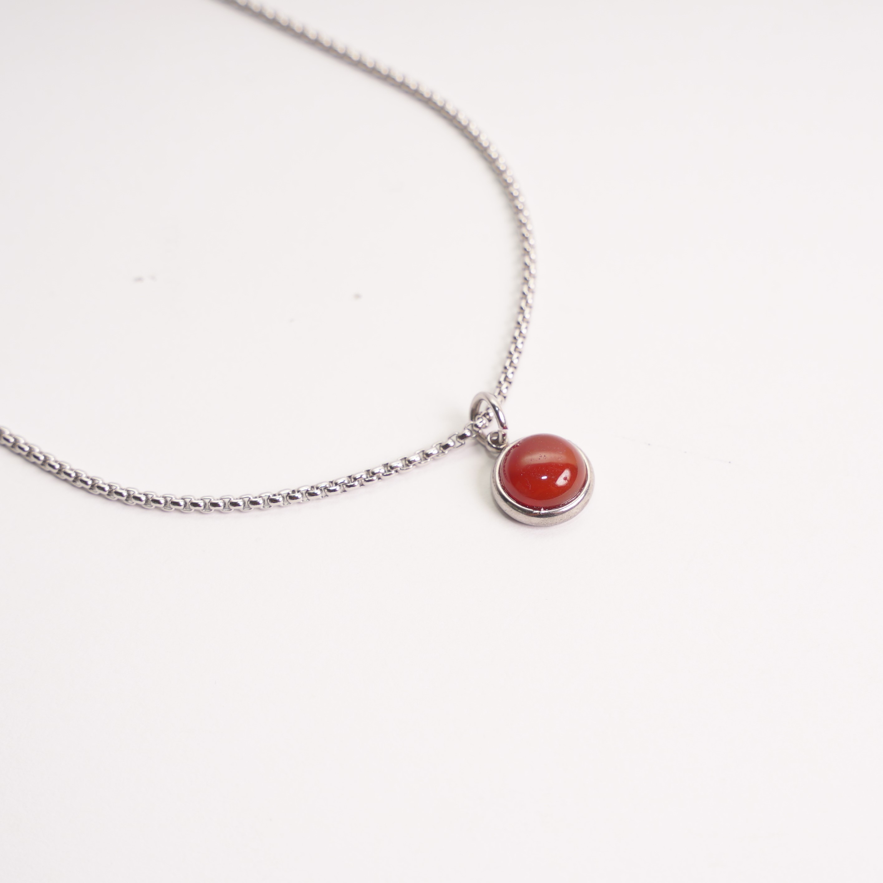 PESONA CARNELIAN NECKLACE SILVER