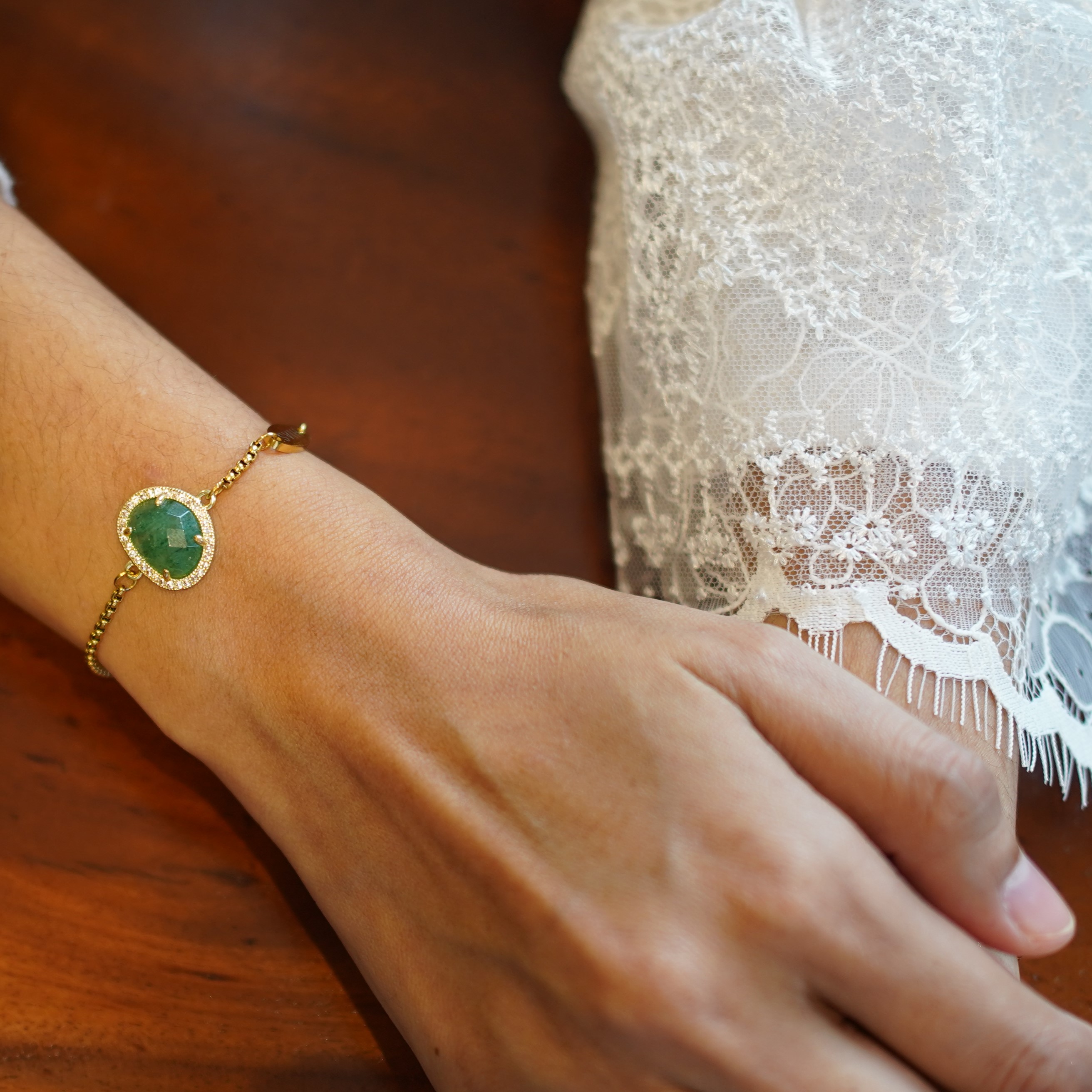 TERINDAH OVAL C GREEN STRAWBERRY QUARTZ BRACELET GOLD