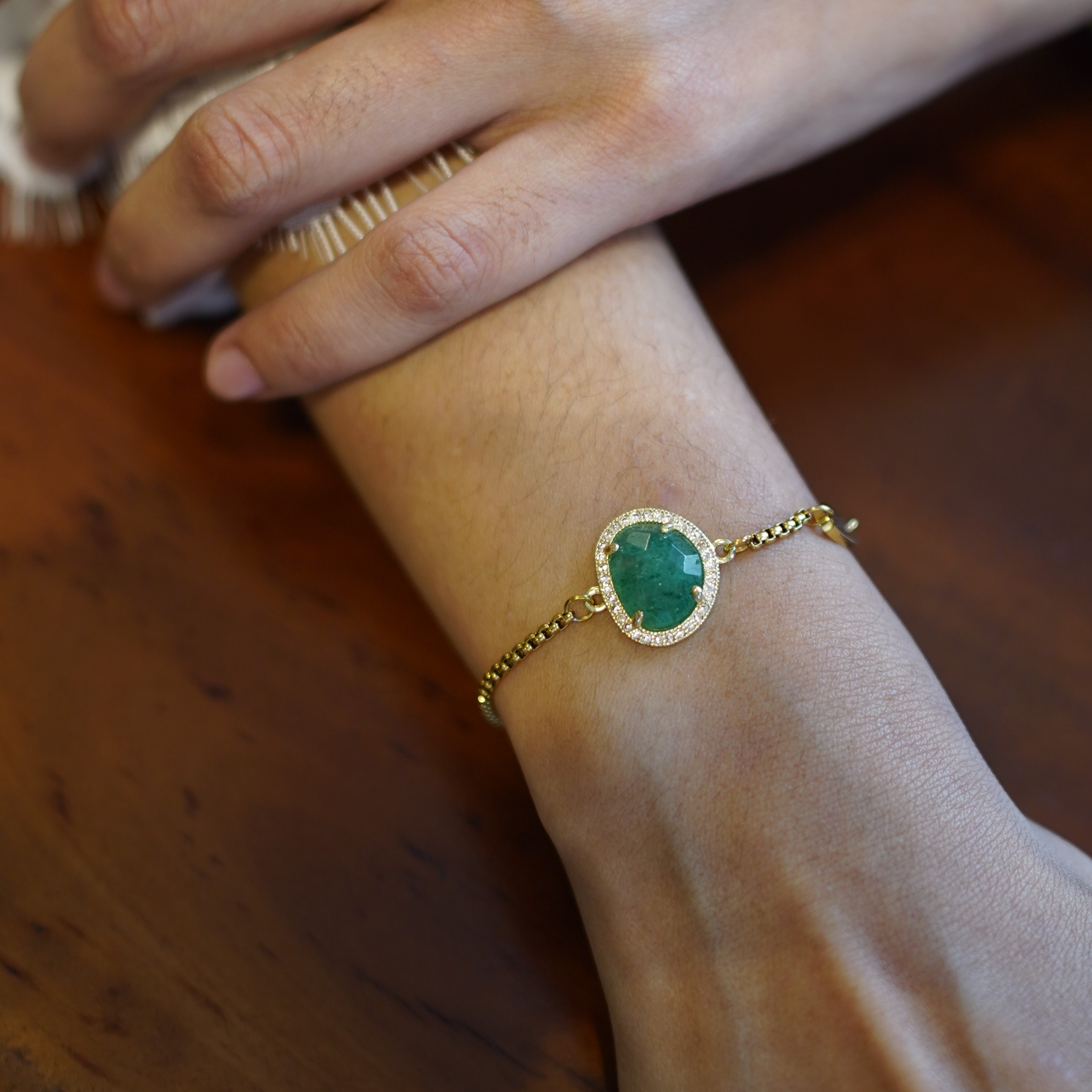 TERINDAH OVAL C GREEN STRAWBERRY QUARTZ BRACELET GOLD