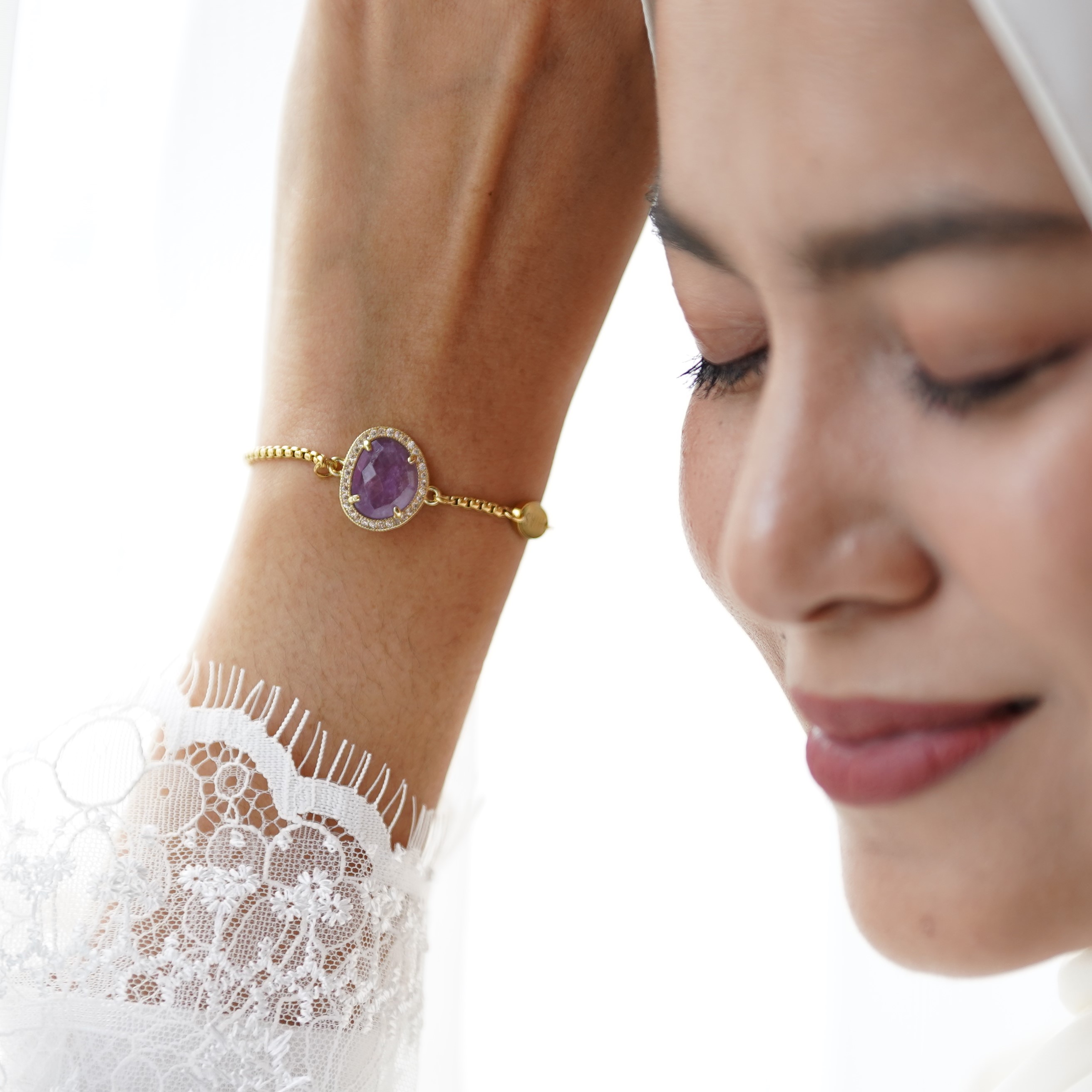 TERINDAH OVAL C AMETHYST BRACELET GOLD