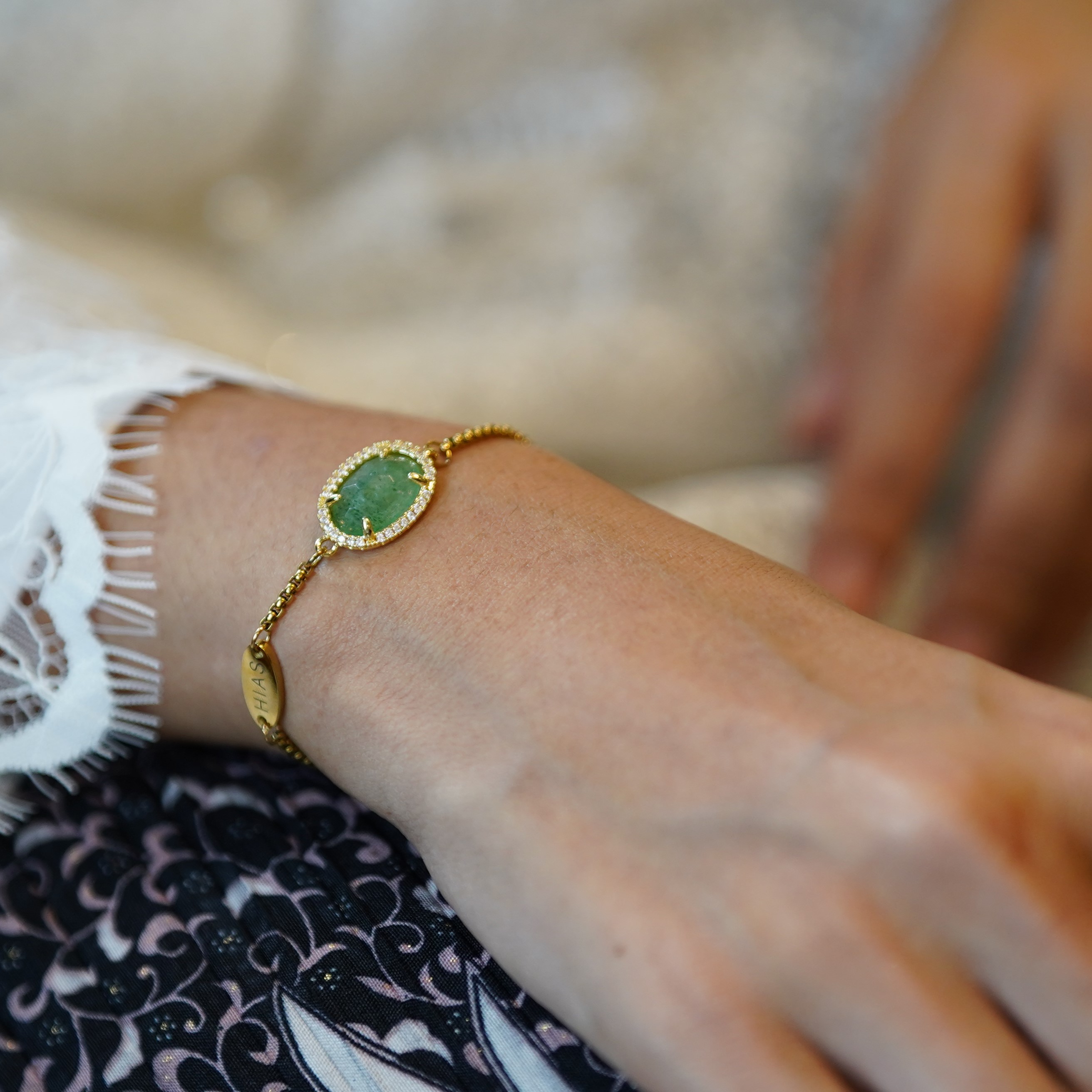 TERINDAH OVAL B GREEN STRAWBERRY QUARTZ BRACELET GOLD