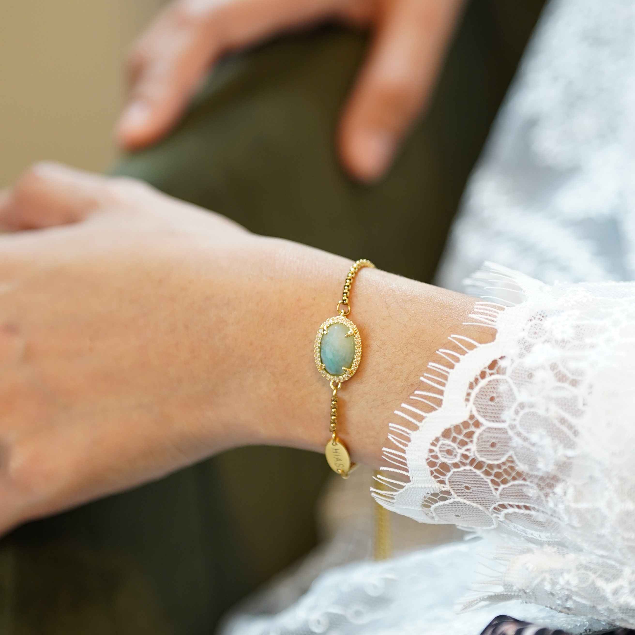 TERINDAH OVAL B AMAZONITE BRACELET GOLD