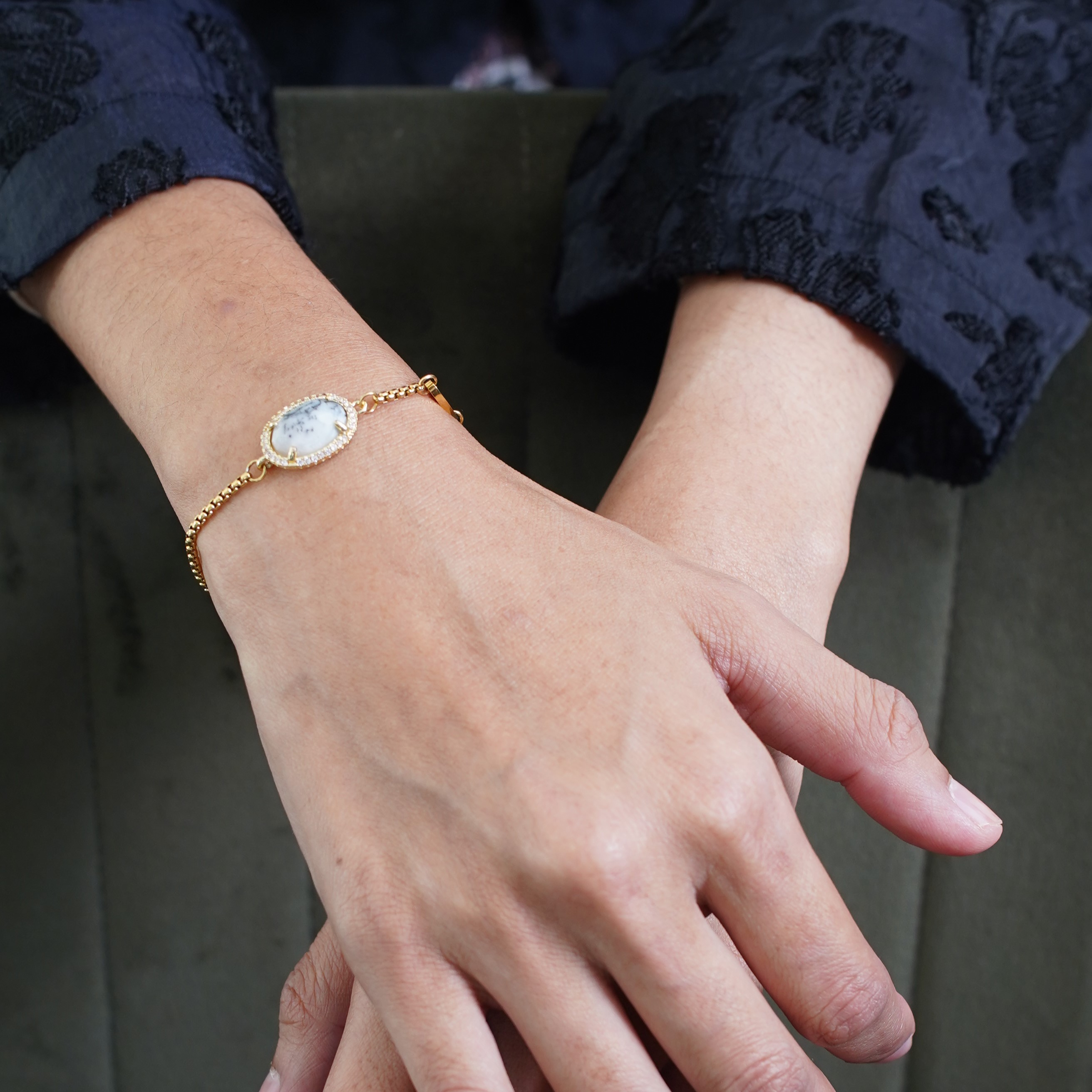 TERINDAH OVAL B FLOWER OPAL SLIDE BRACELET GOLD