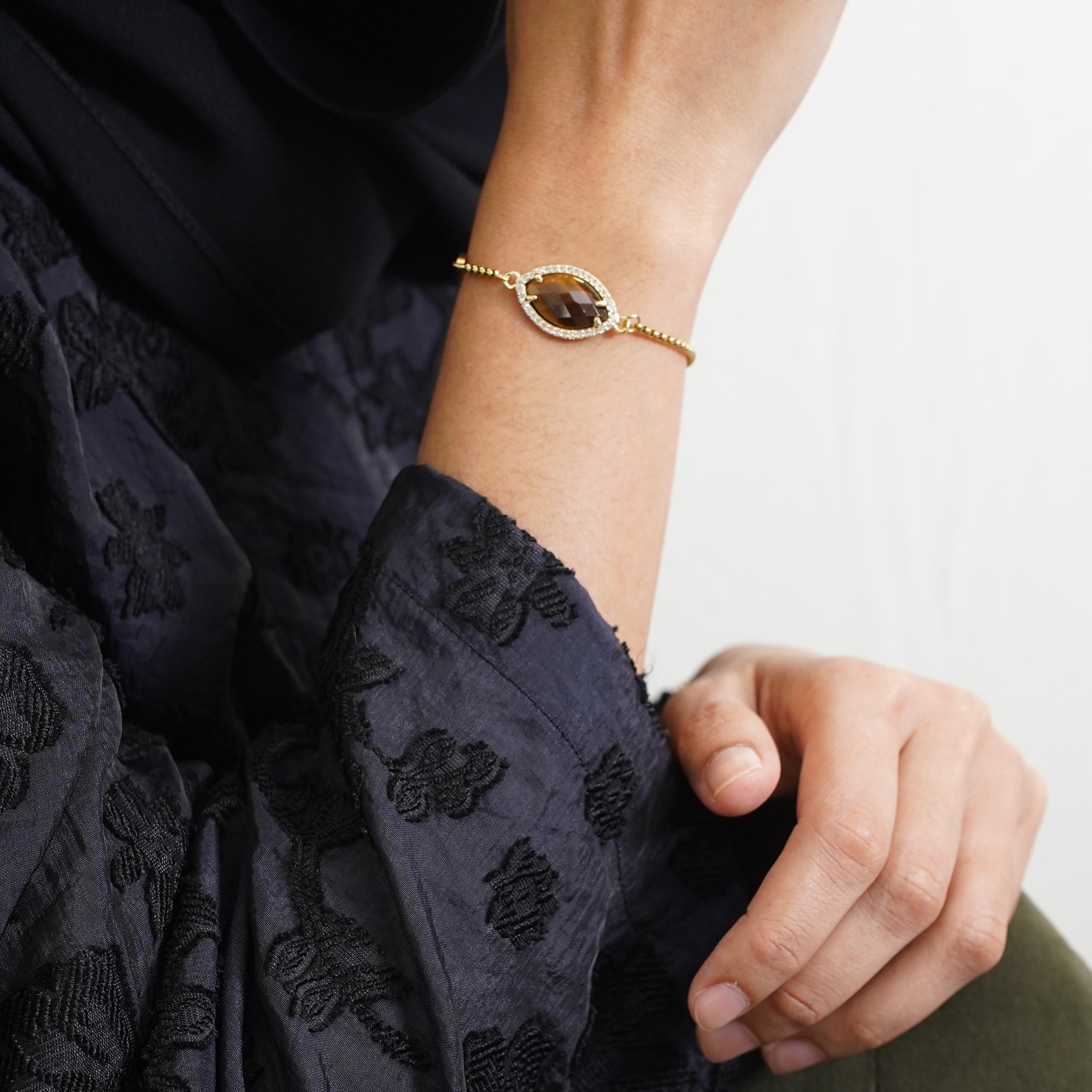 TERINDAH STATEMENT HORSE EYE TIGER EYE SLIDE BRACELET GOLD