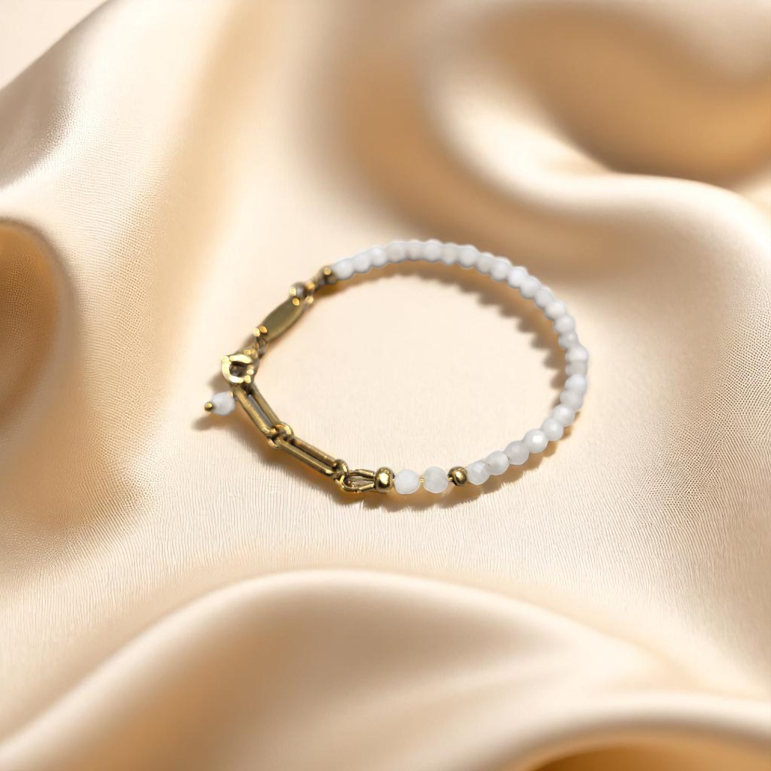 DAINTY MOONSTONE BEADED BRACELET GOLD