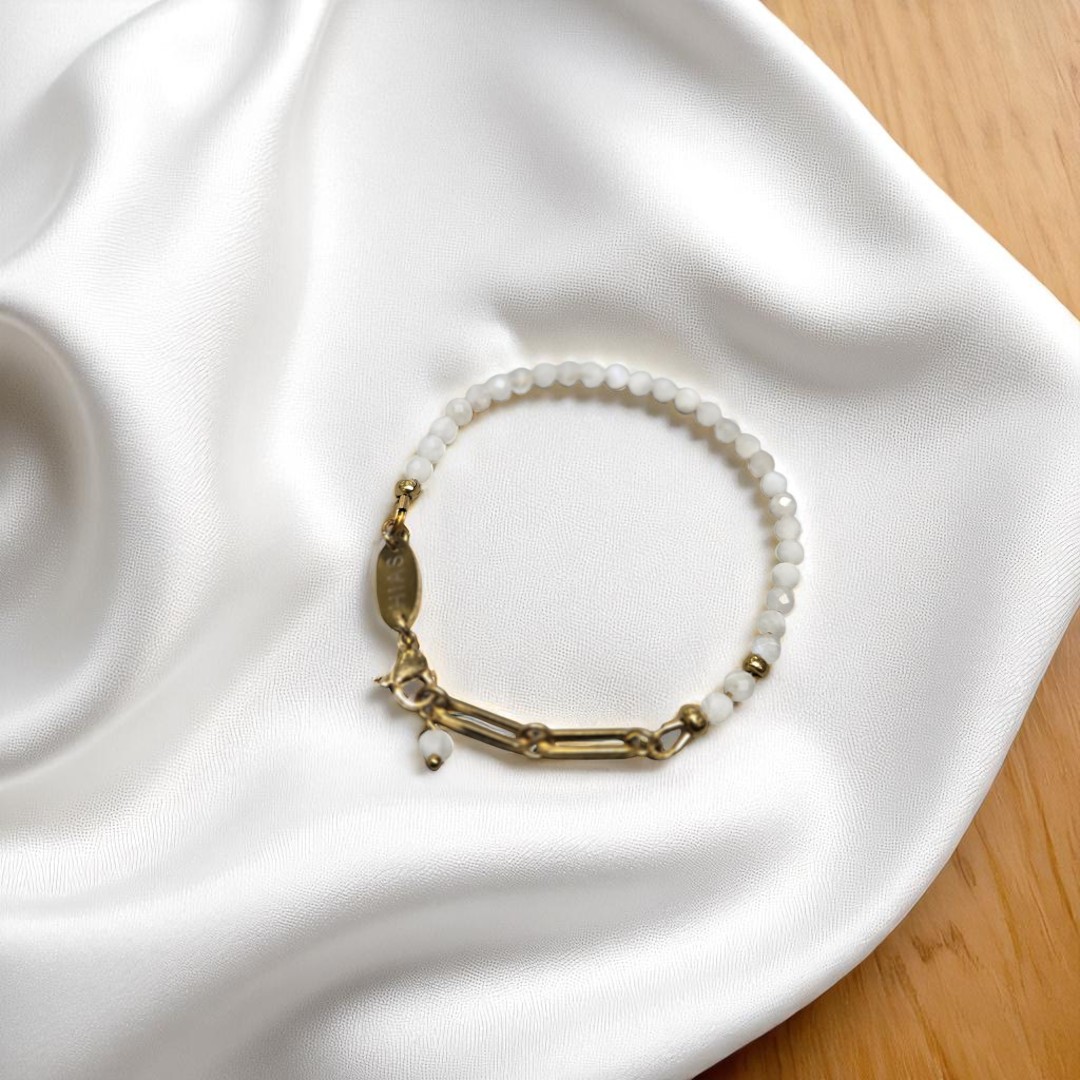 DAINTY MOONSTONE BEADED BRACELET GOLD