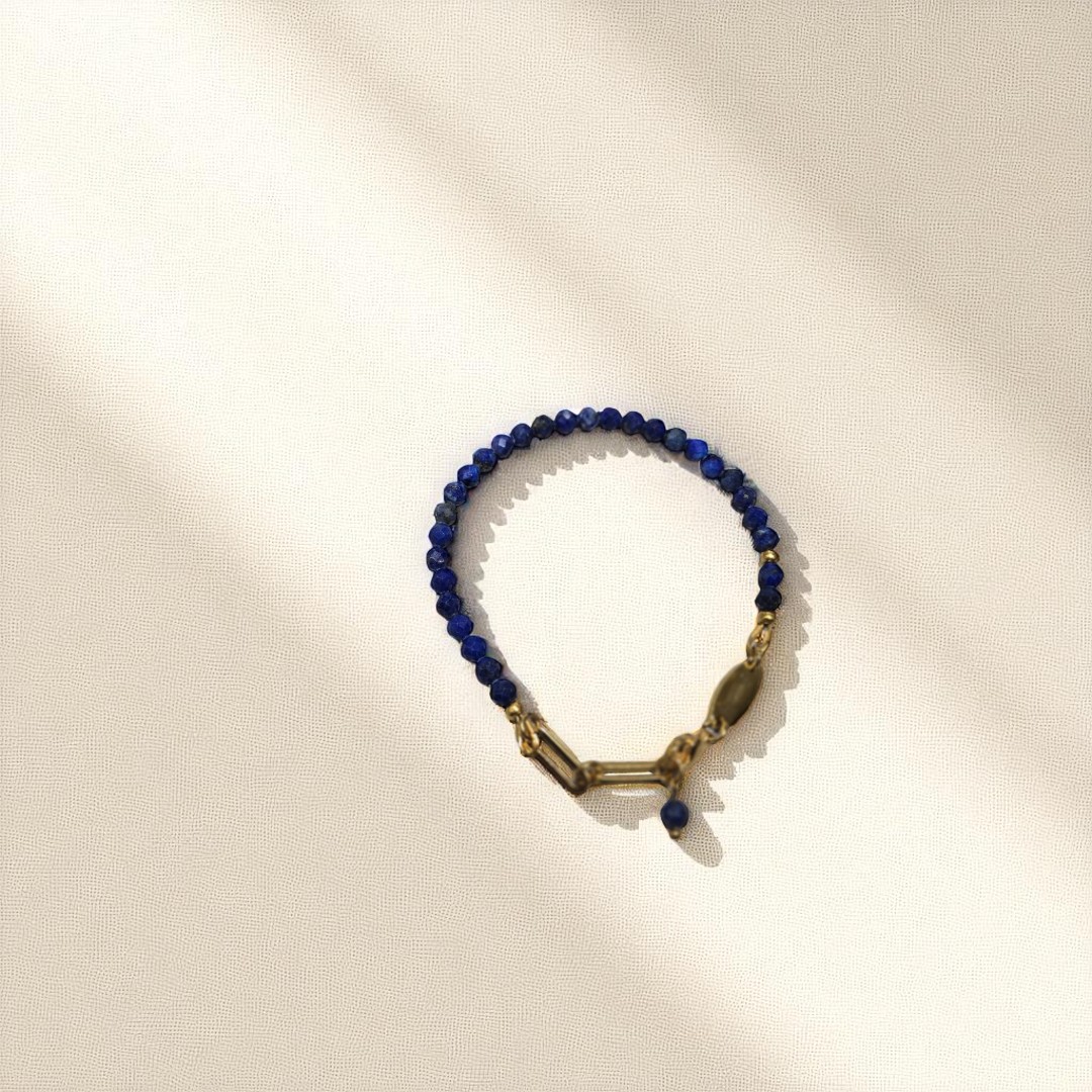 DAINTY LAPIS LAZULI BEADED BRACELET GOLD