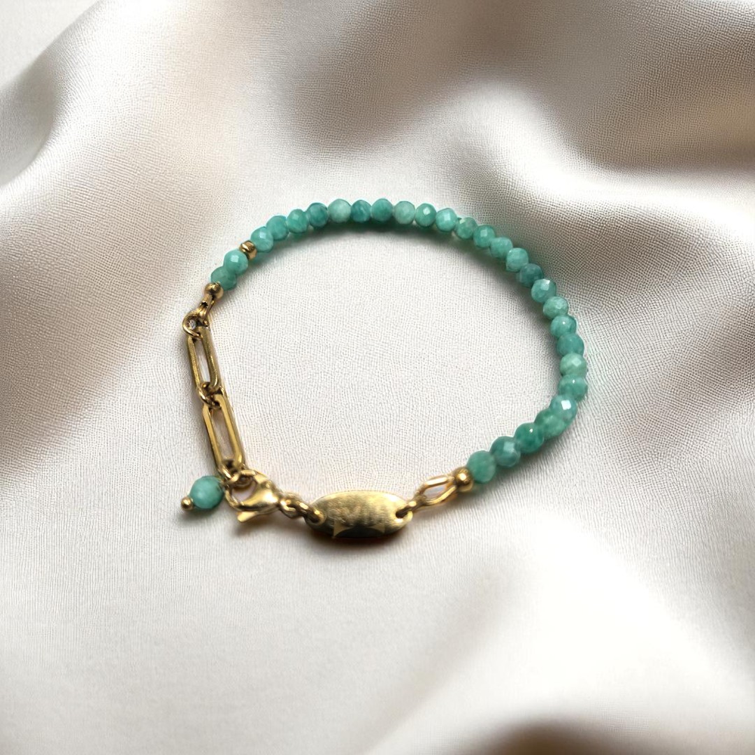 DAINTY AMAZONITE BEADED BRACELET GOLD