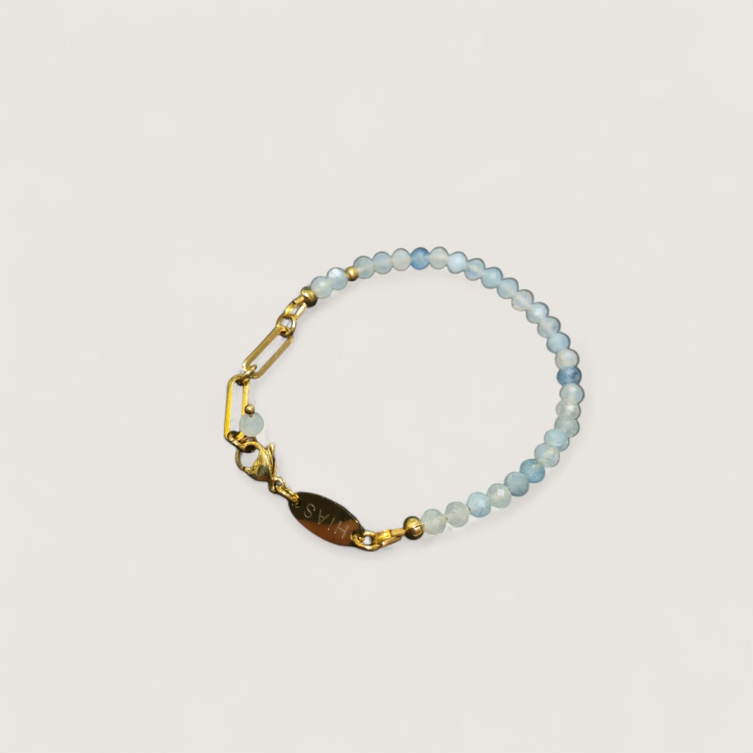 DAINTY AQUAMARINE BEADED BRACELET GOLD
