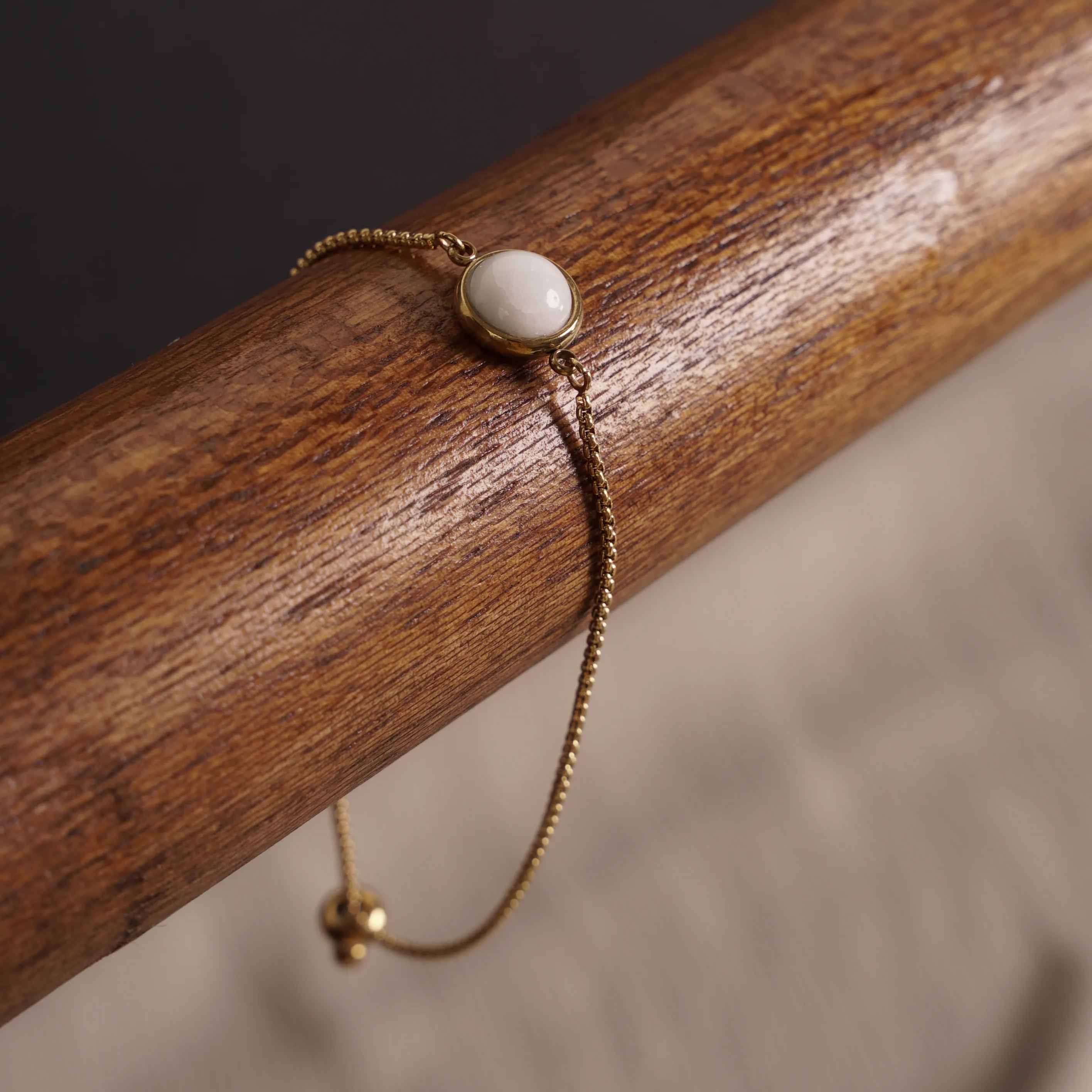 PESONA WHITE JADE BRACELET GOLD 