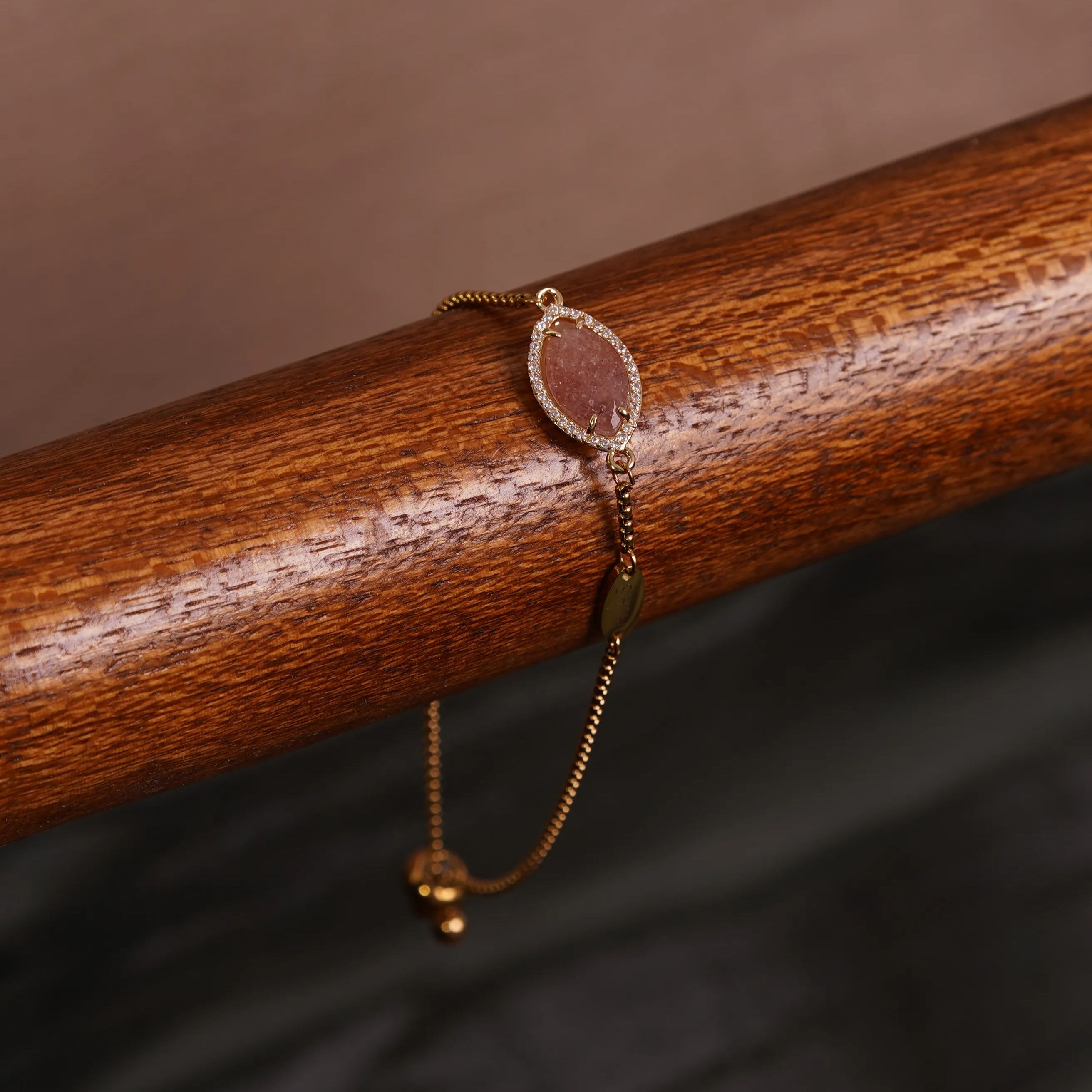TERINDAH STATEMENT HORSE EYE STRAWBERRY QUARTZ SLIDE BRACELET GOLD