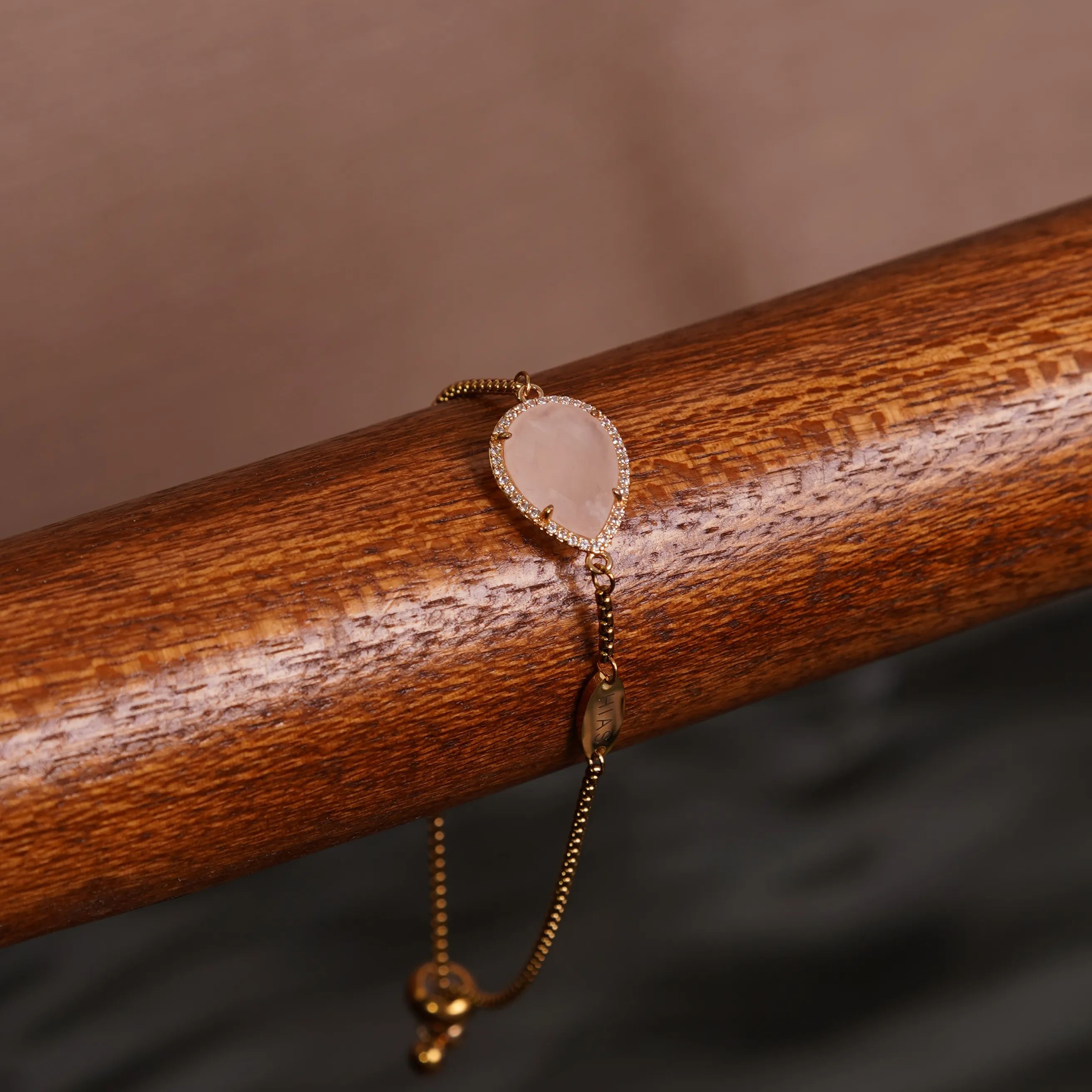 TERINDAH STATEMENT TEARDROP ROSE QUARTZ SLIDE BRACELET GOLD