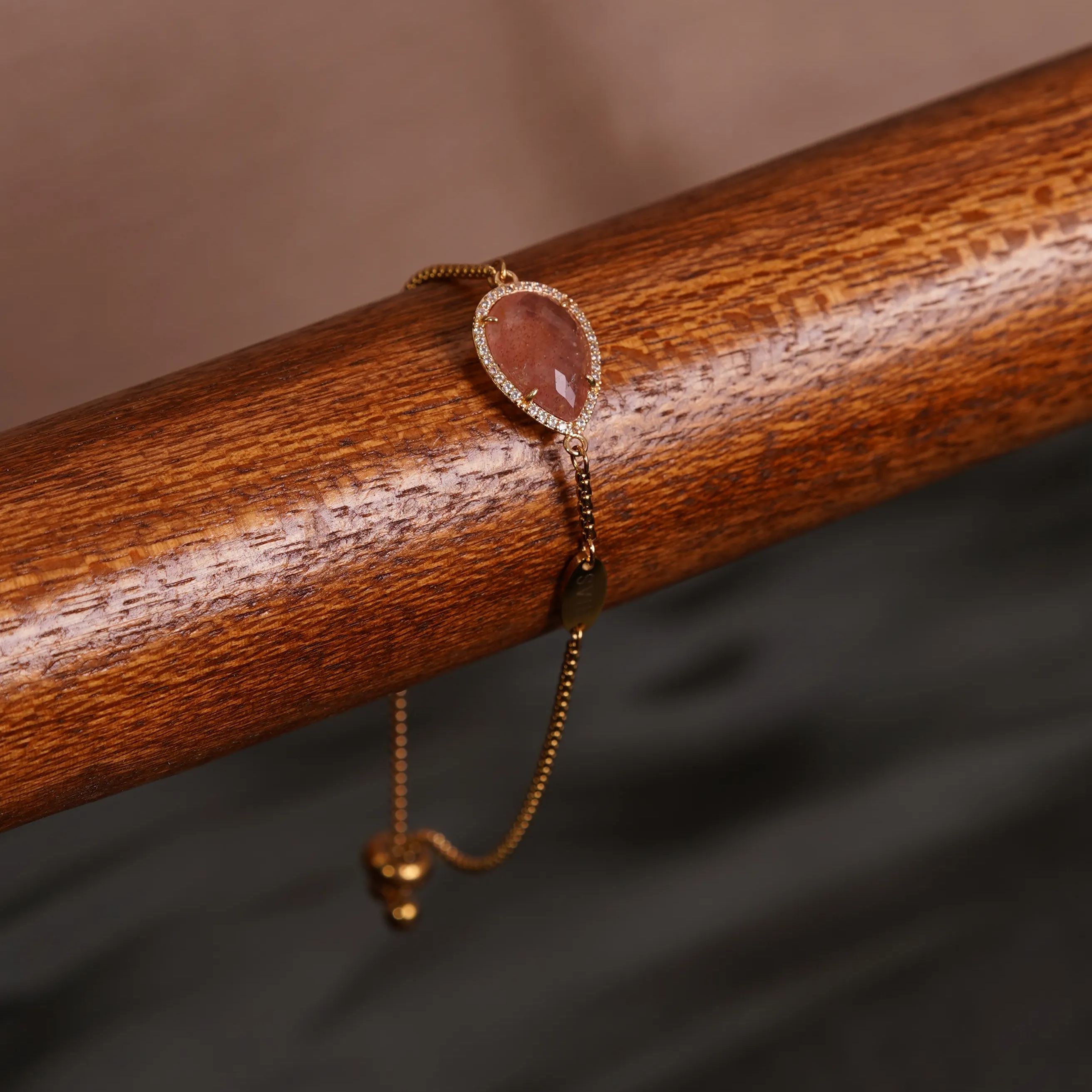 TERINDAH STATEMENT TEARDROP ROSE QUARTZ SLIDE BRACELET GOLD