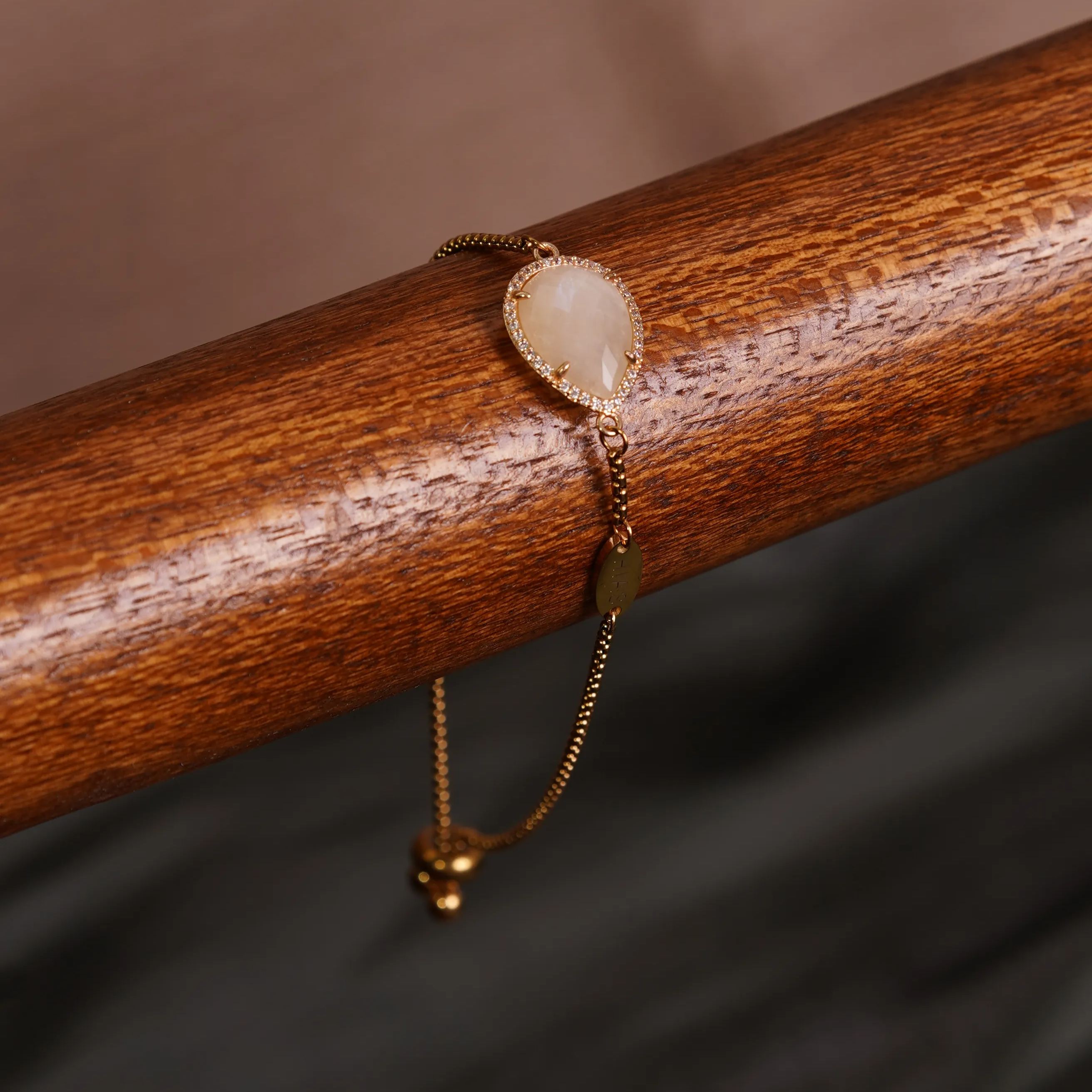TERINDAH STATEMENT TEARDROP MOONSTONE SLIDE BRACELET GOLD