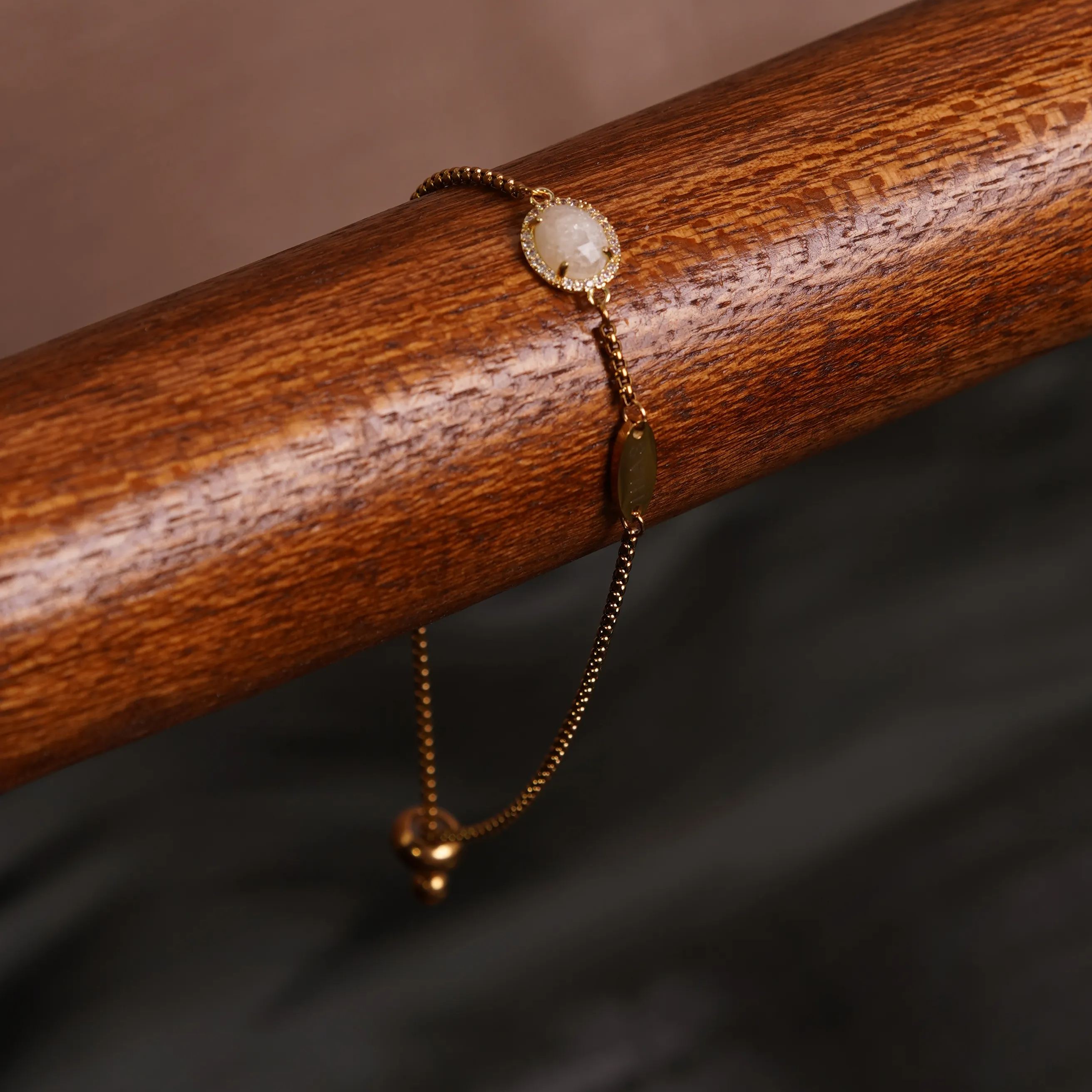 TERINDAH OVAL MOONSTONE SLIDE BRACELET GOLD