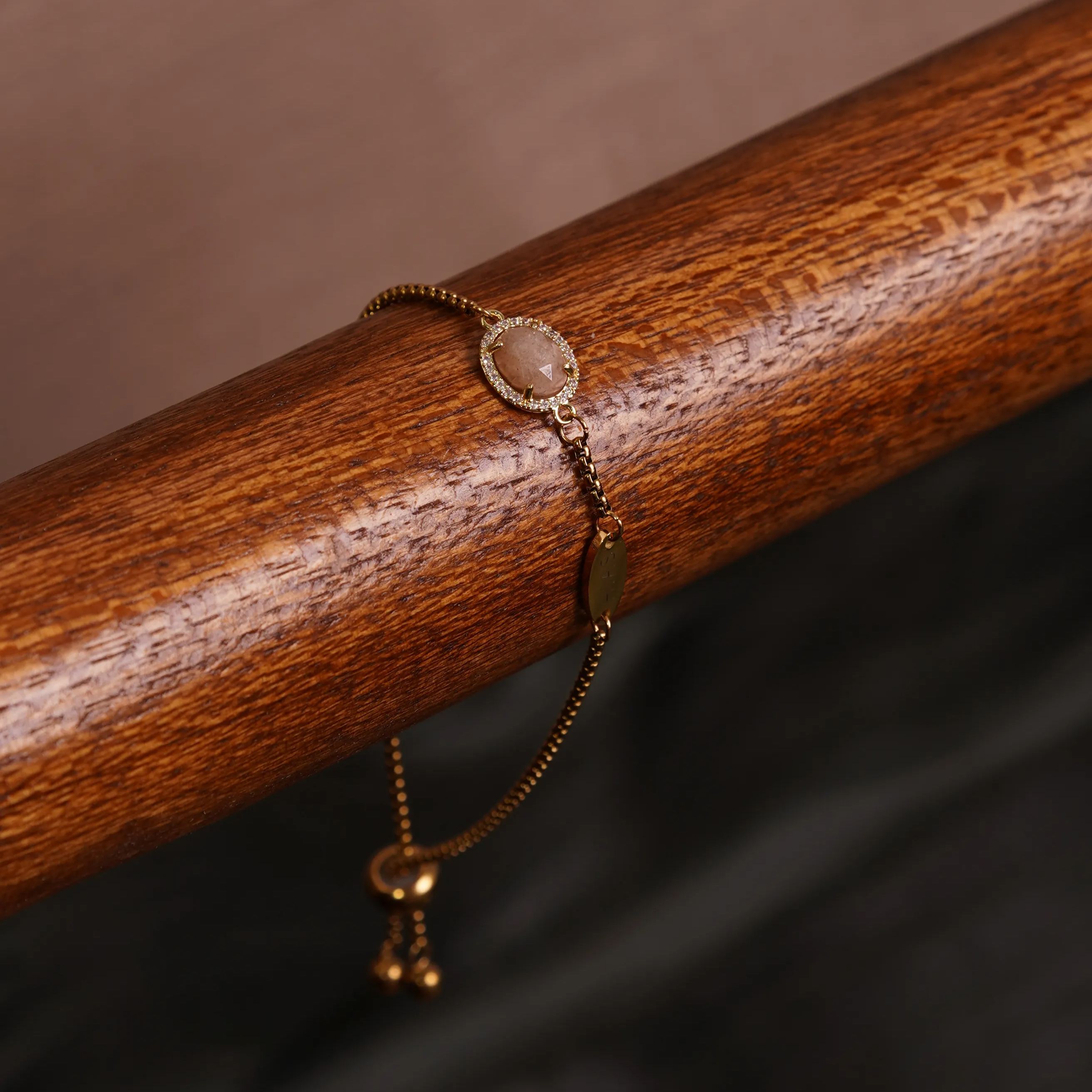 TERINDAH OVAL SUNSTONE SLIDE BRACELET GOLD